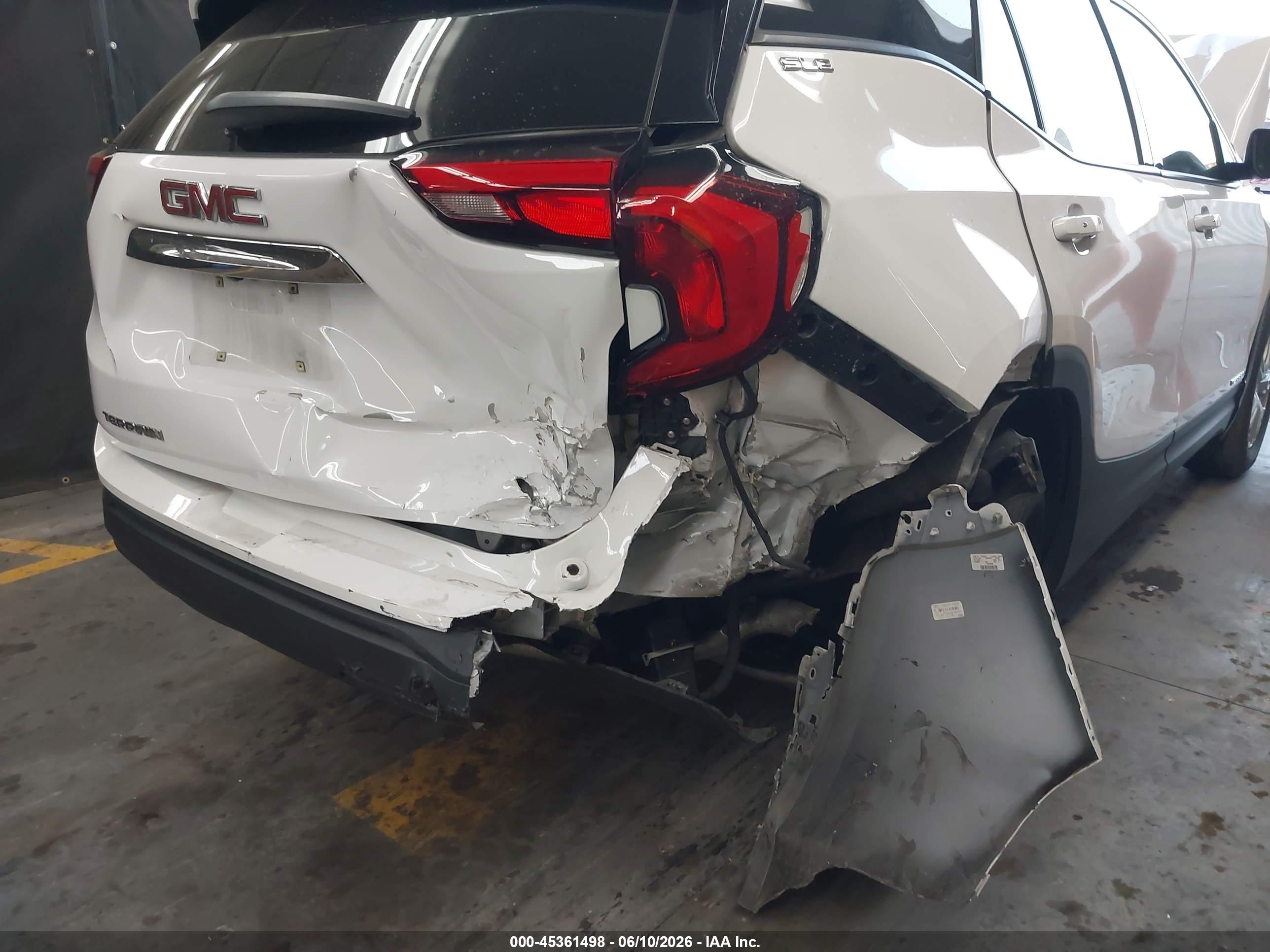 GMC TERRAIN image 6