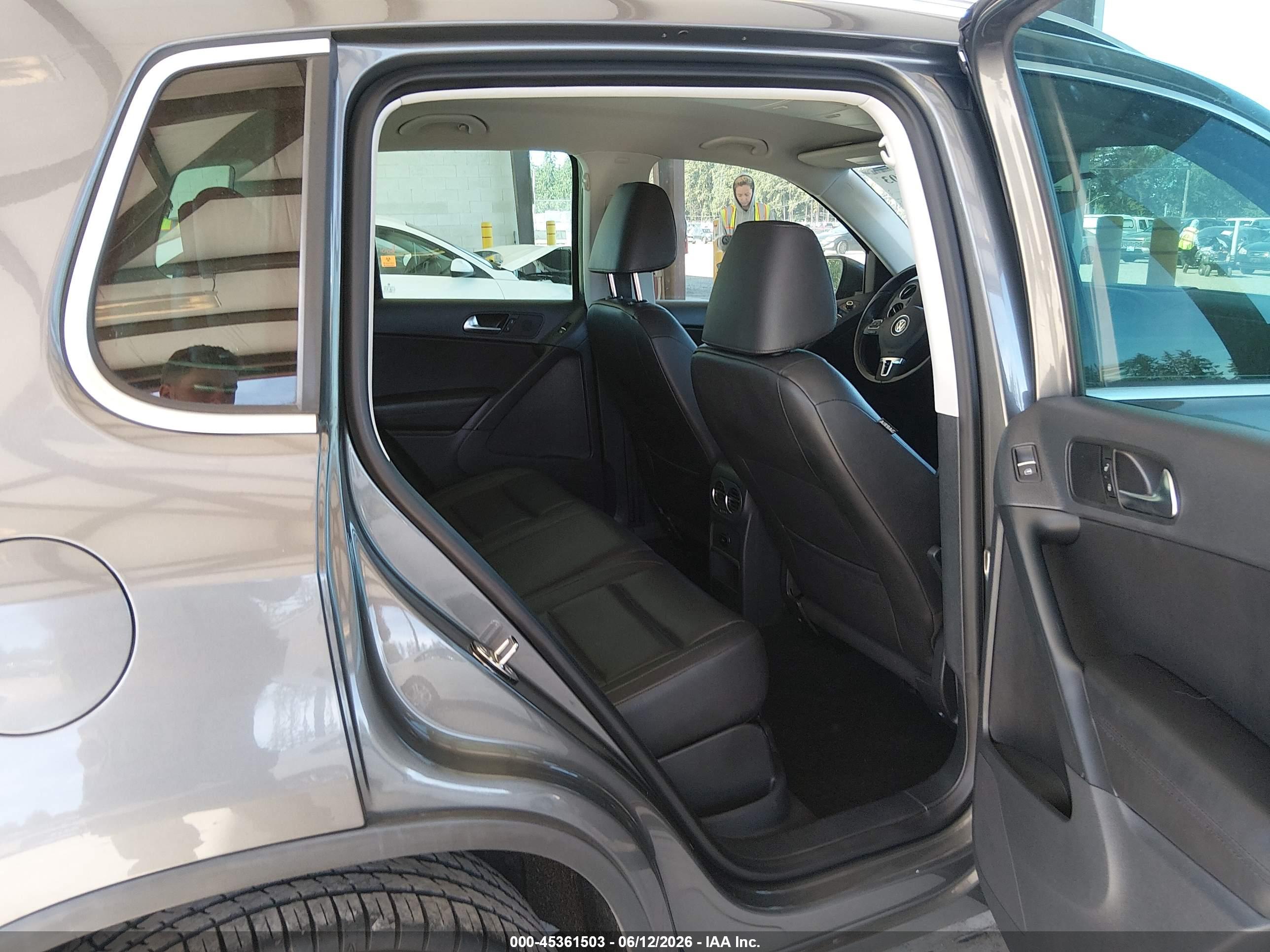 VOLKSWAGEN TIGUAN image 8