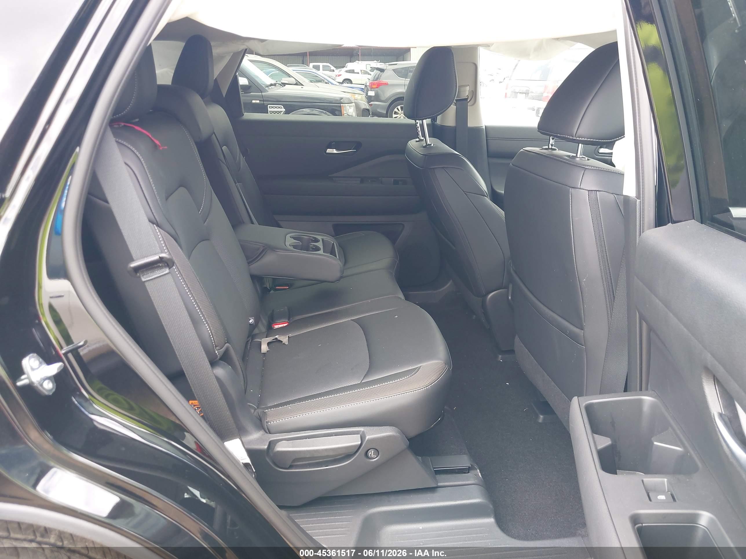 NISSAN PATHFINDER image 8