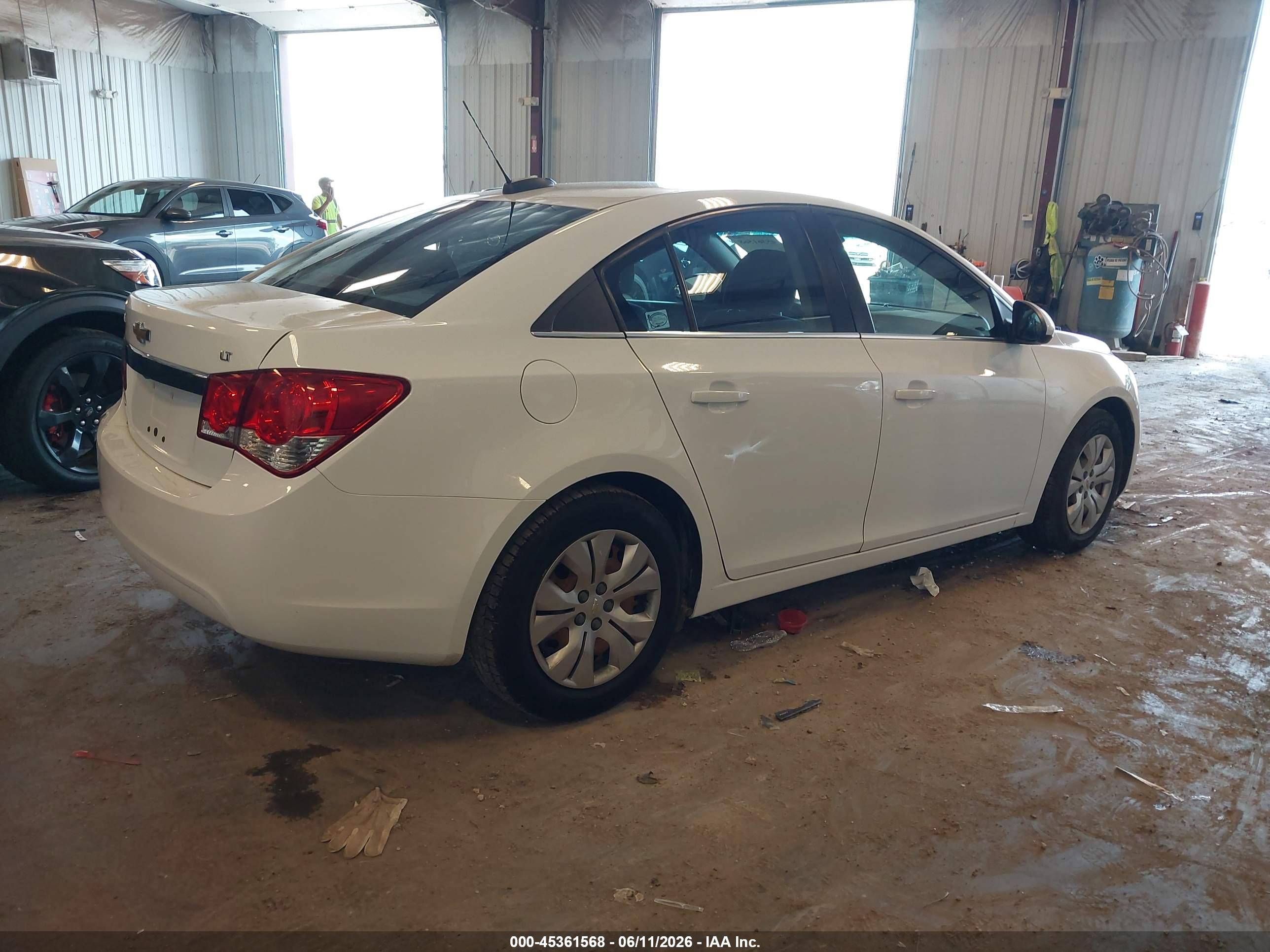 CHEVROLET CRUZE image 4