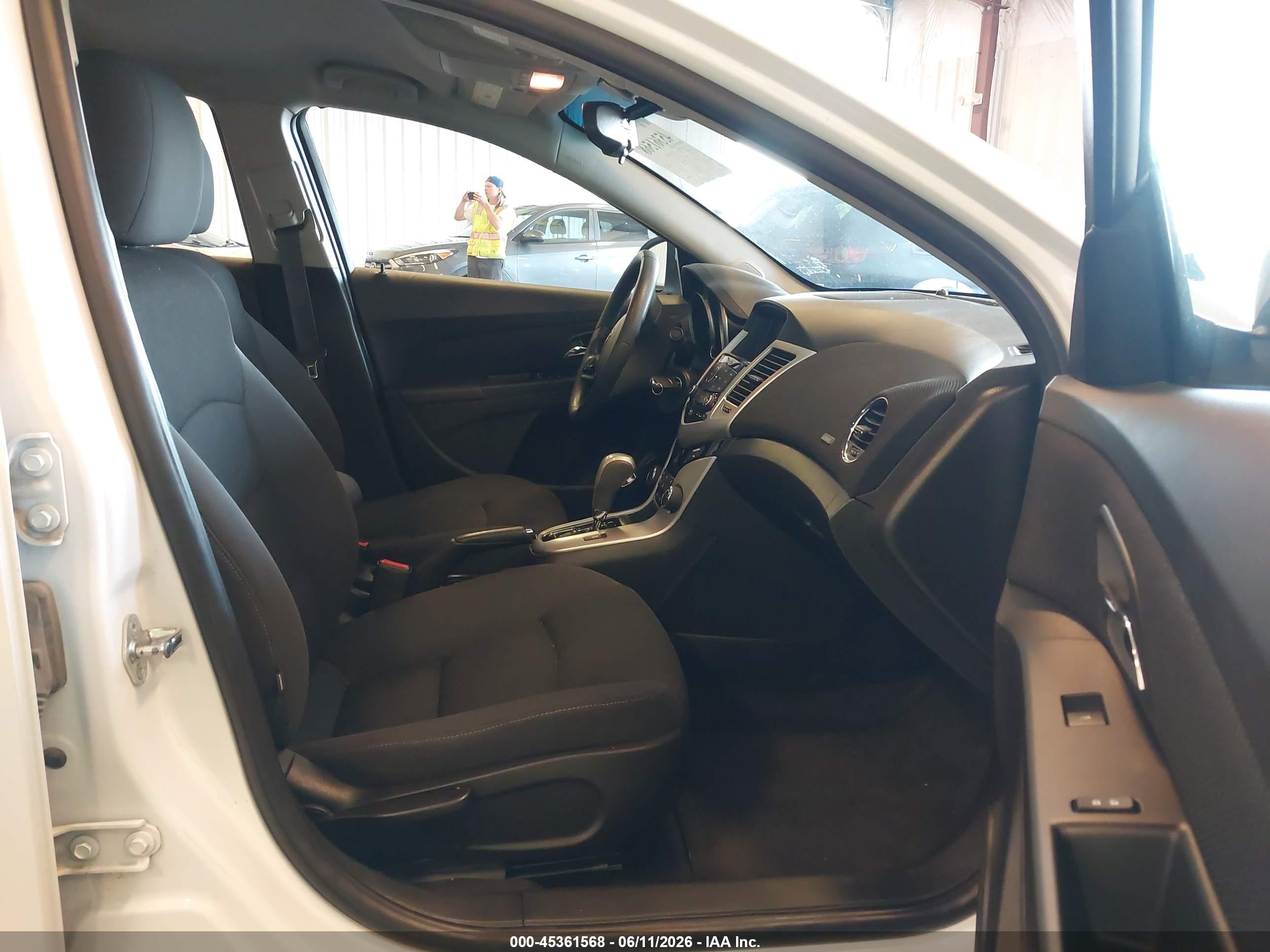 CHEVROLET CRUZE image 5