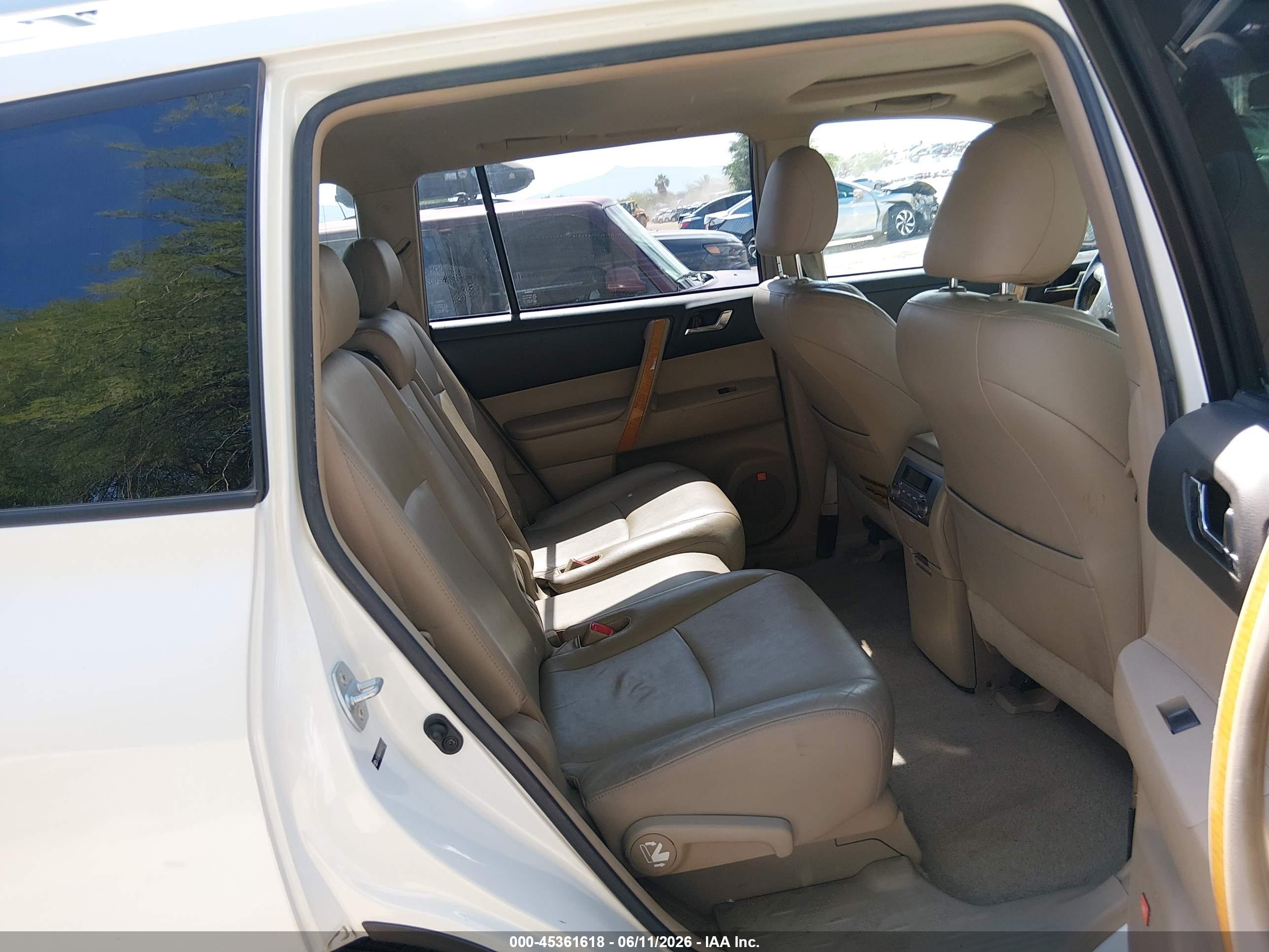 TOYOTA HIGHLANDER image 8
