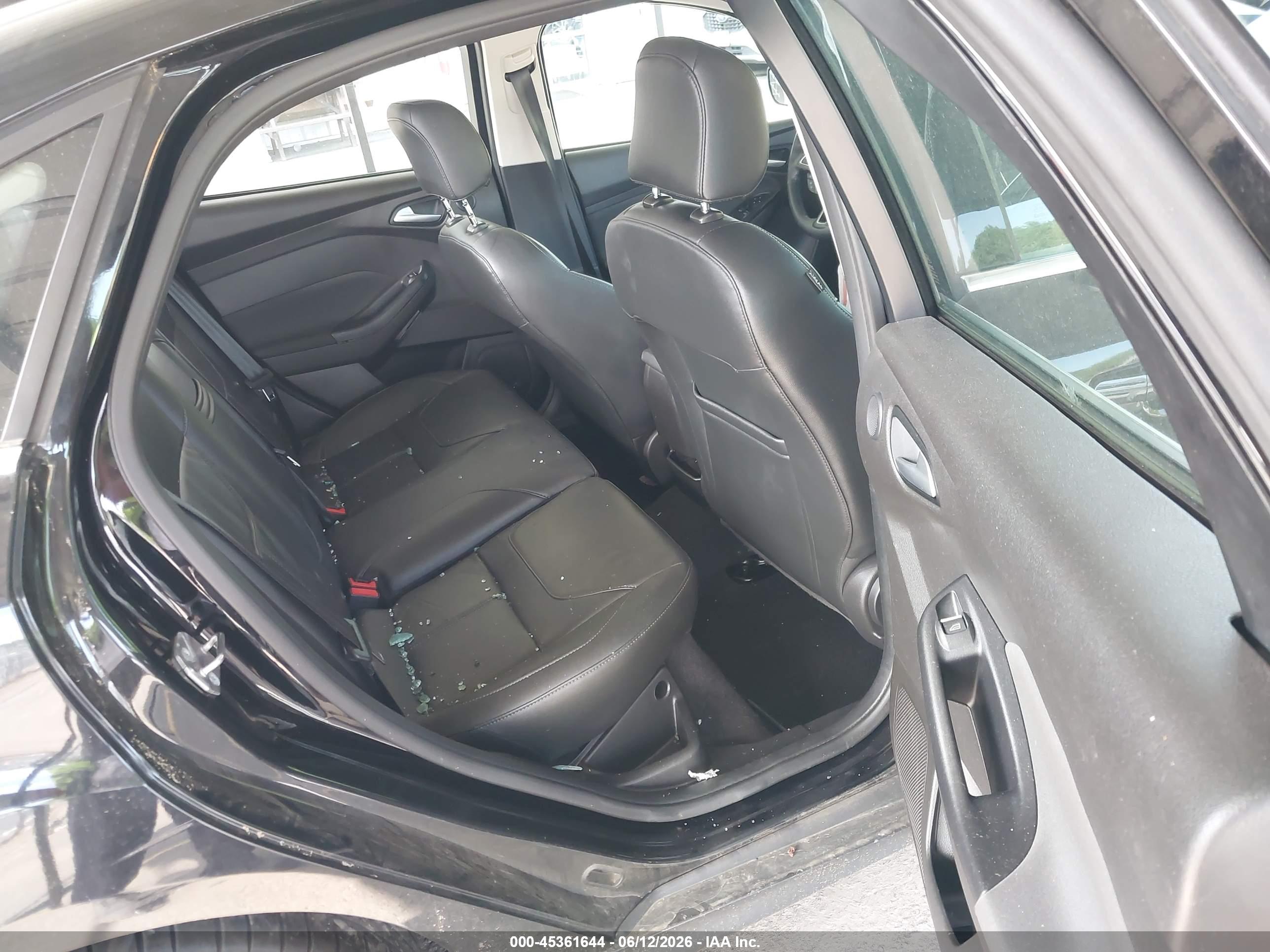 FORD FOCUS image 8