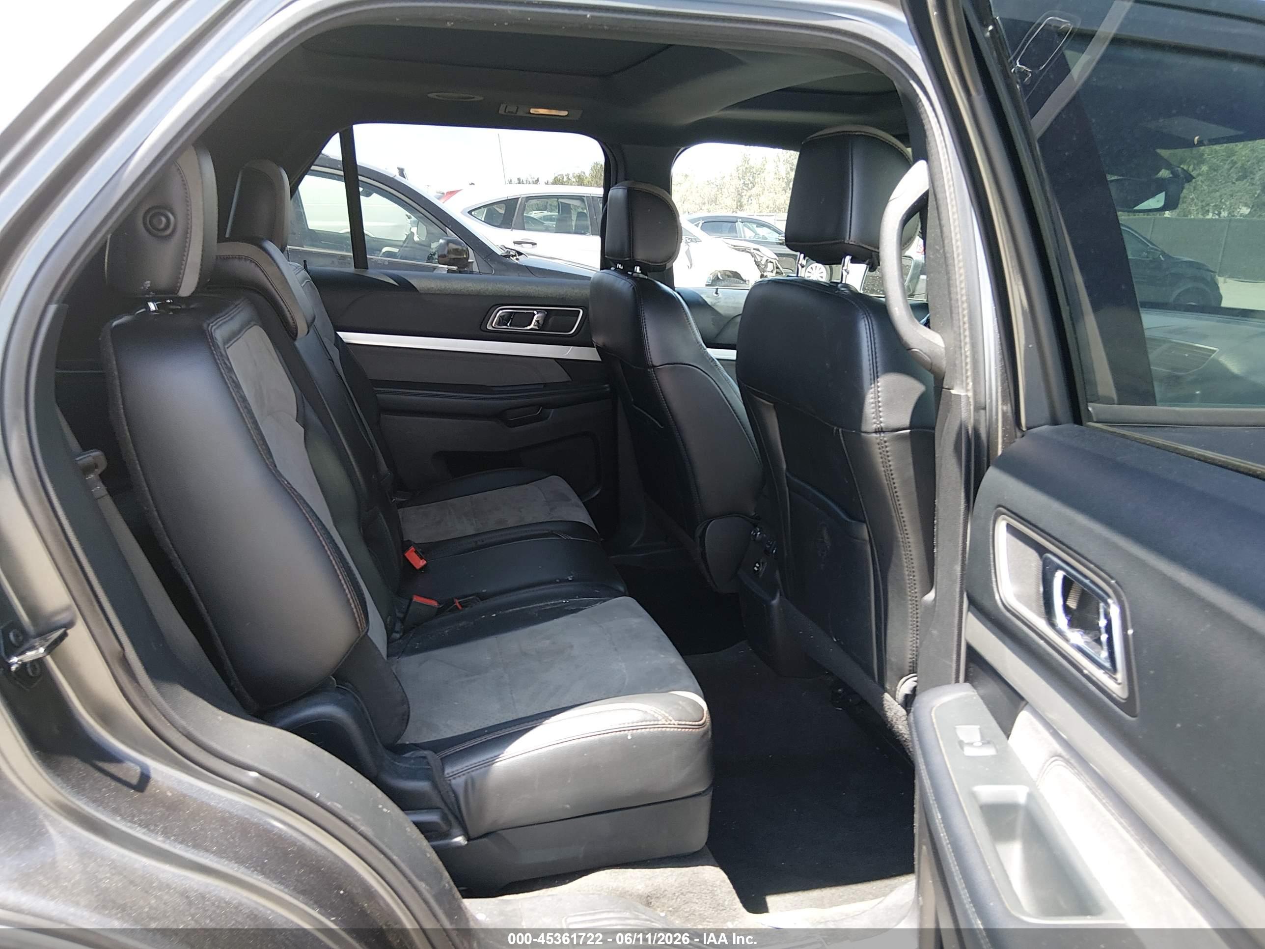 FORD EXPLORER image 8