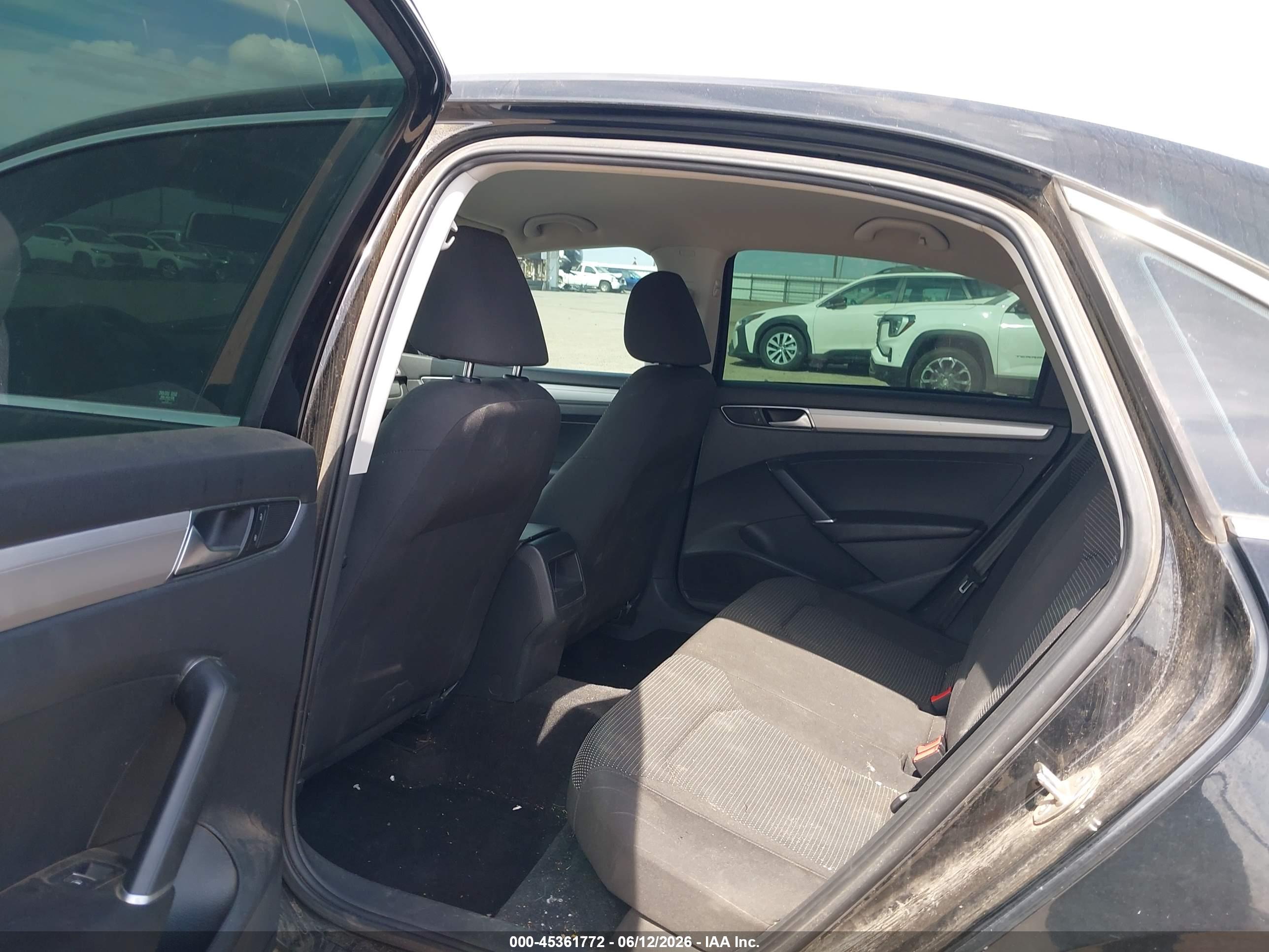 VOLKSWAGEN PASSAT image 8