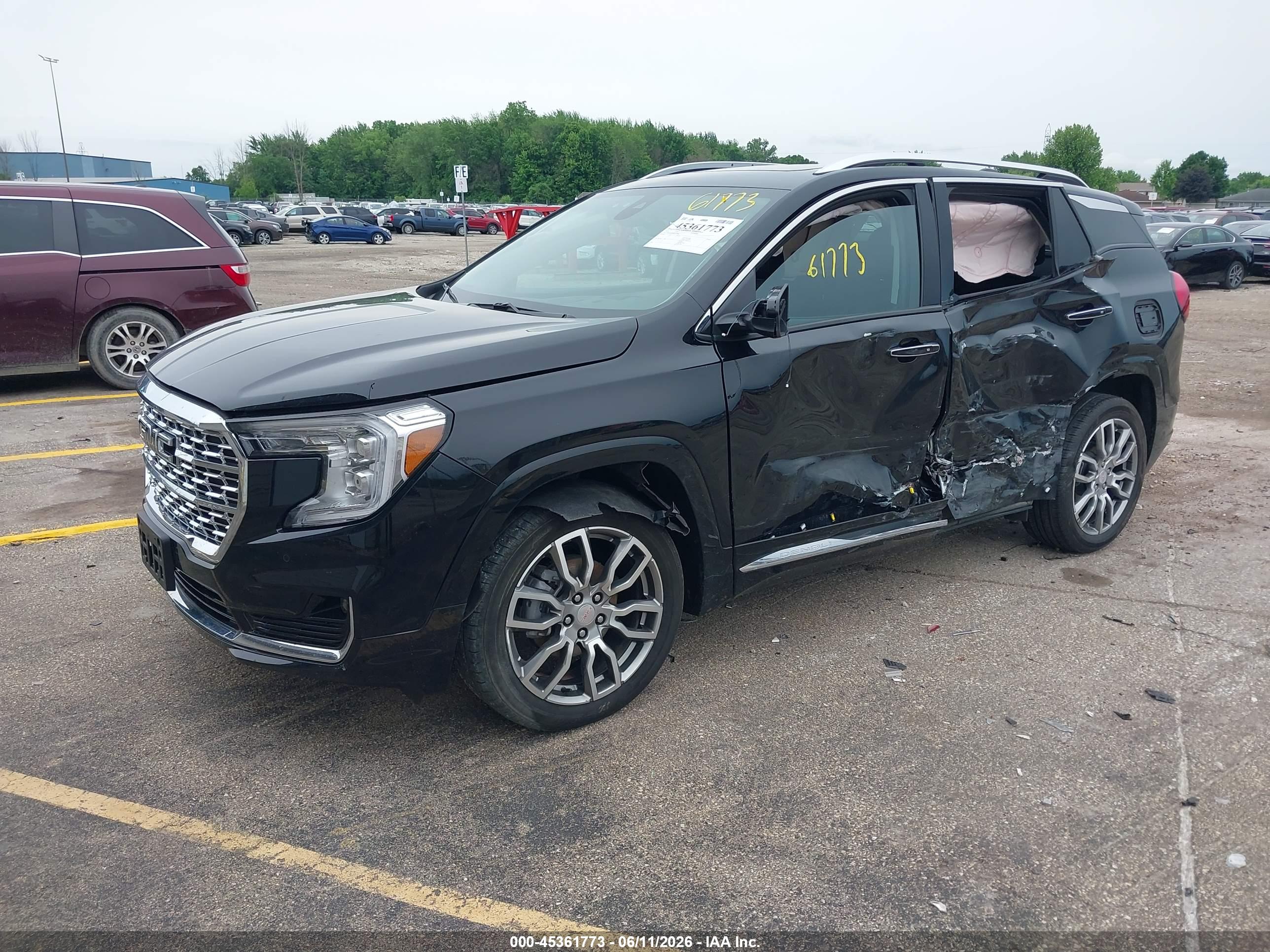GMC TERRAIN image 2