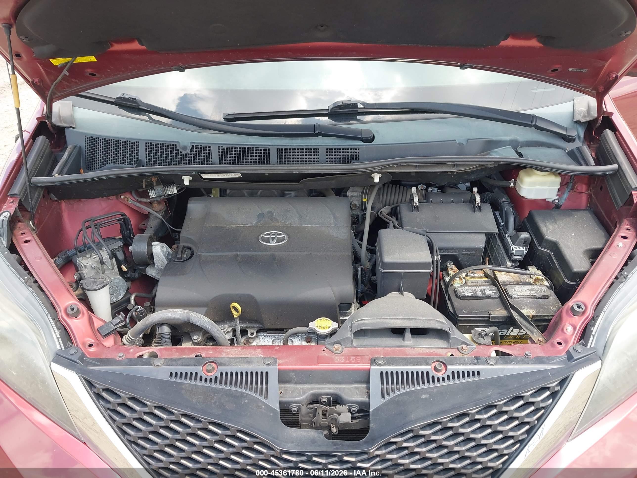TOYOTA SIENNA image 10