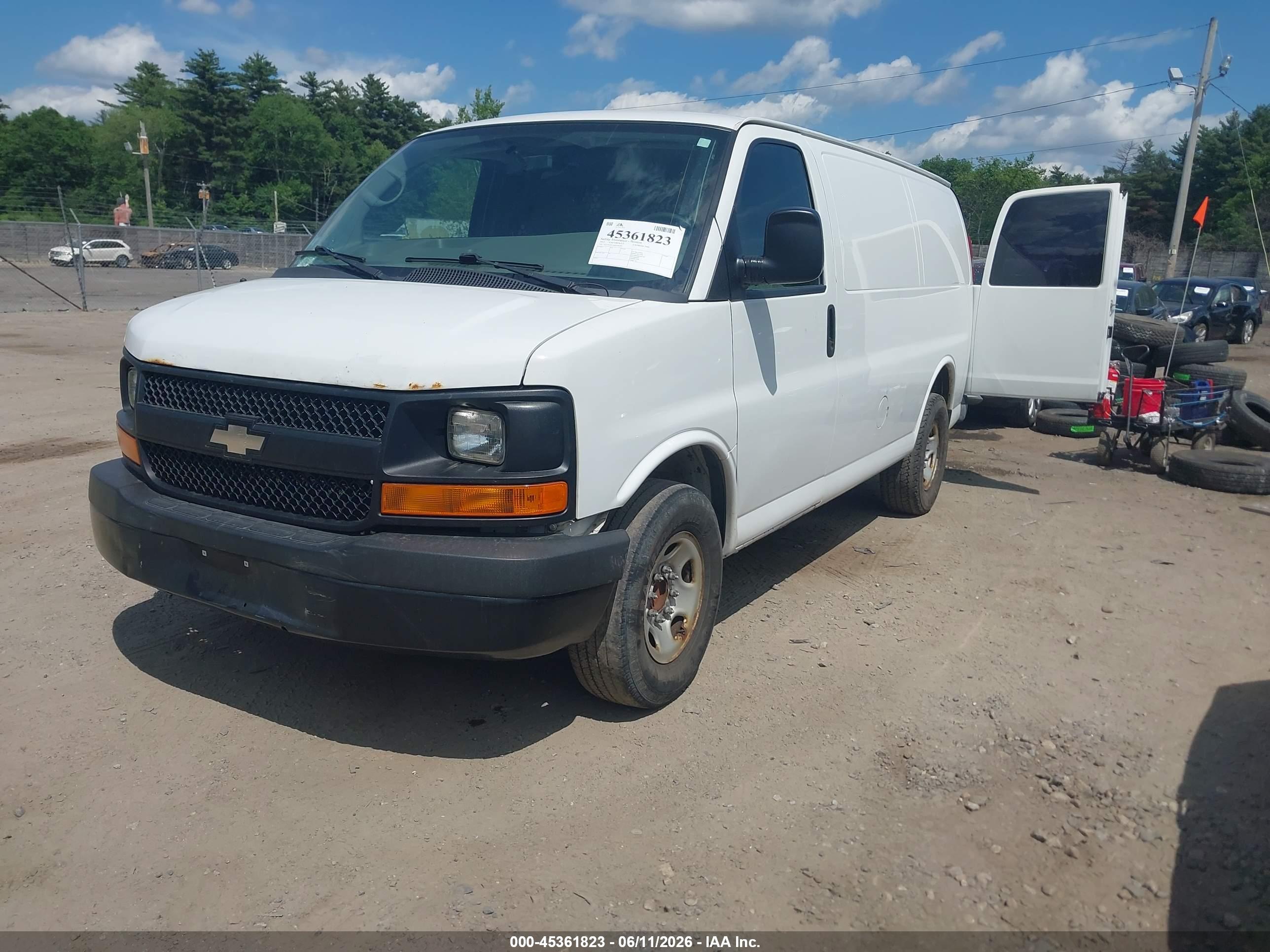 CHEVROLET EXPRESS image 2