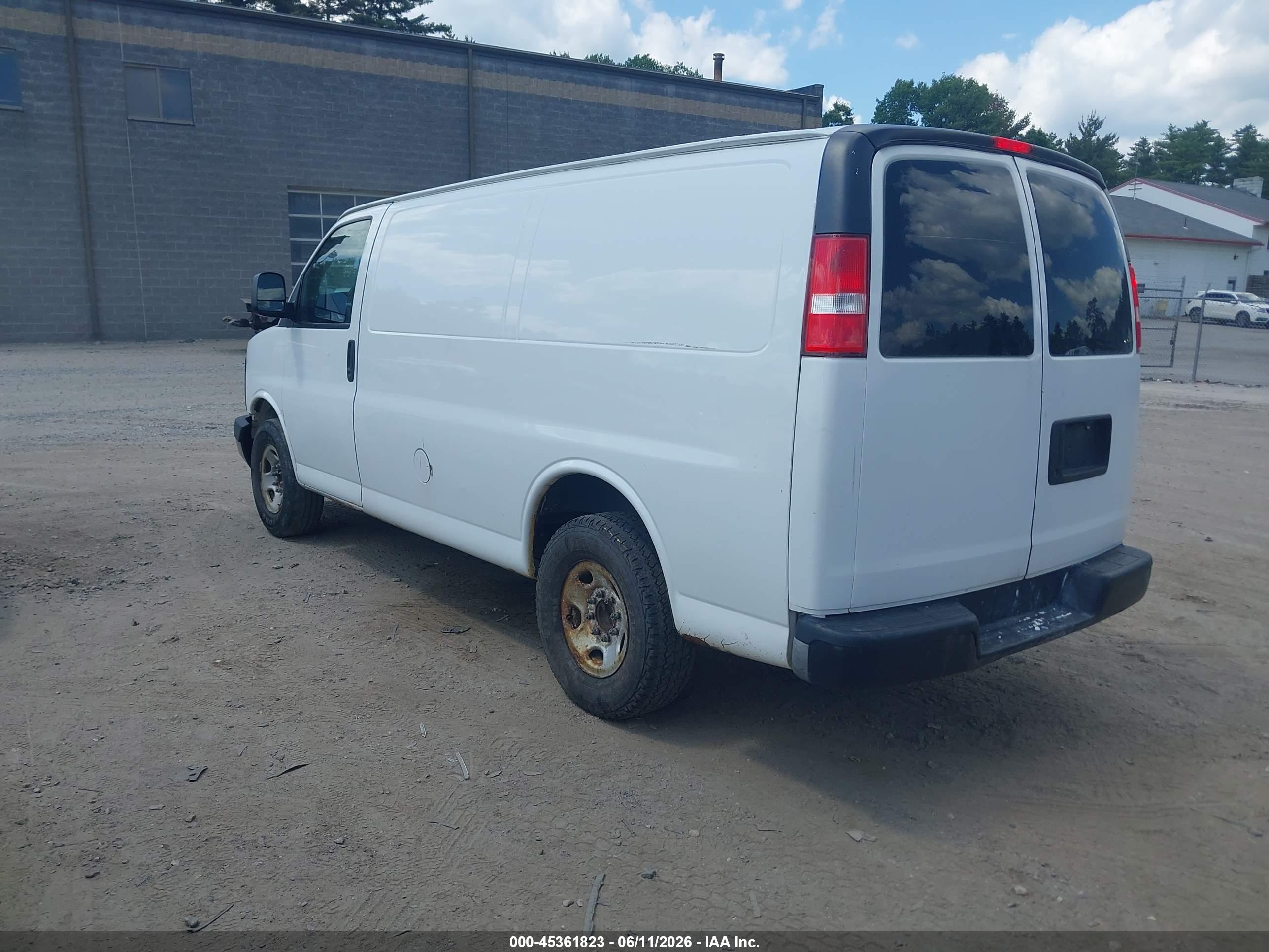 CHEVROLET EXPRESS image 3