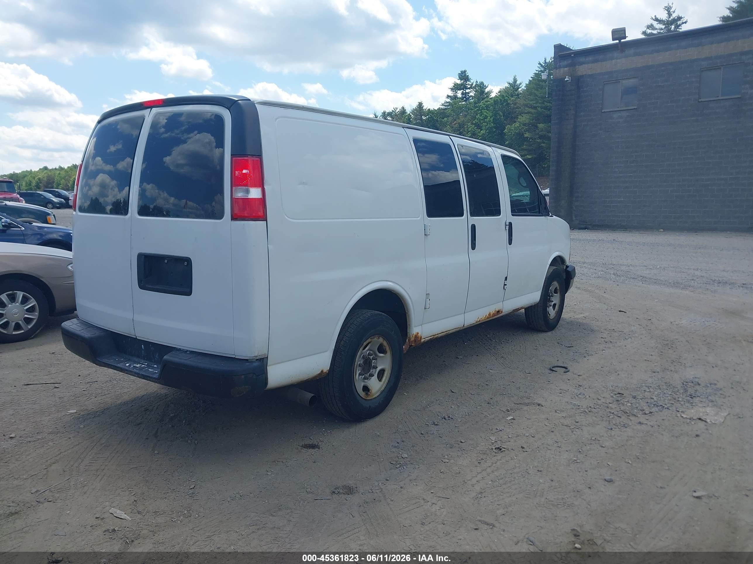 CHEVROLET EXPRESS image 4