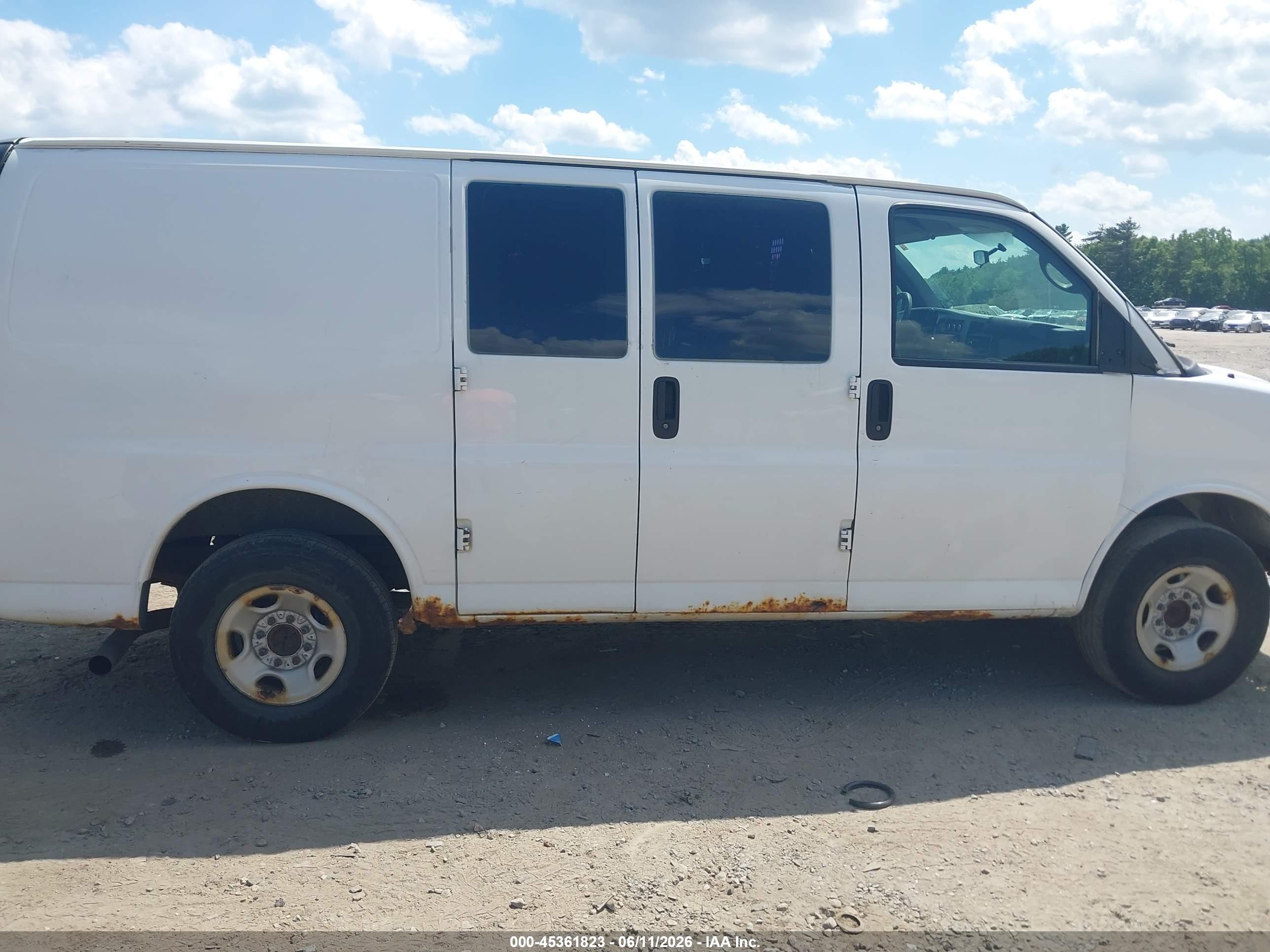 CHEVROLET EXPRESS image 6