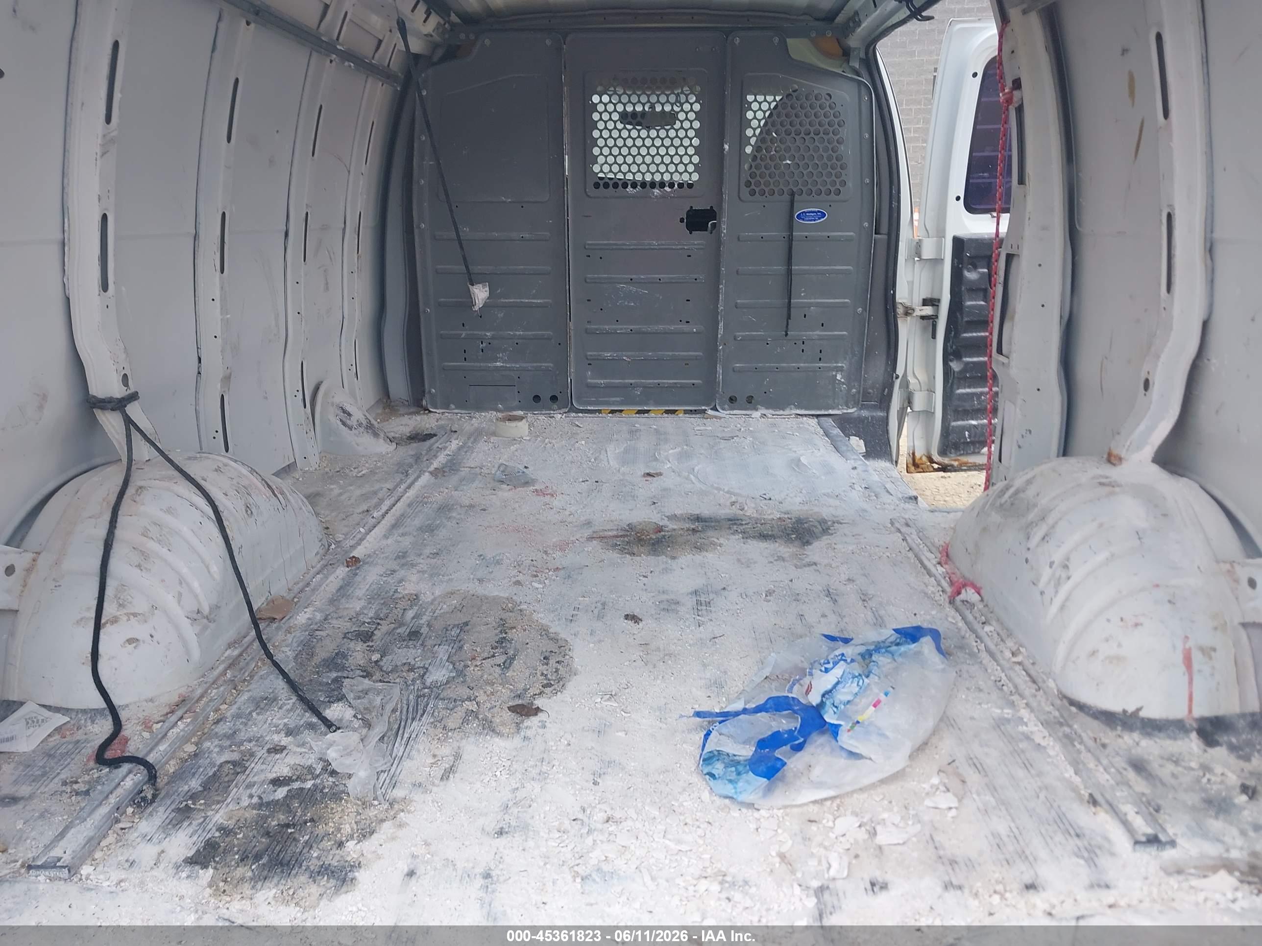 CHEVROLET EXPRESS image 8