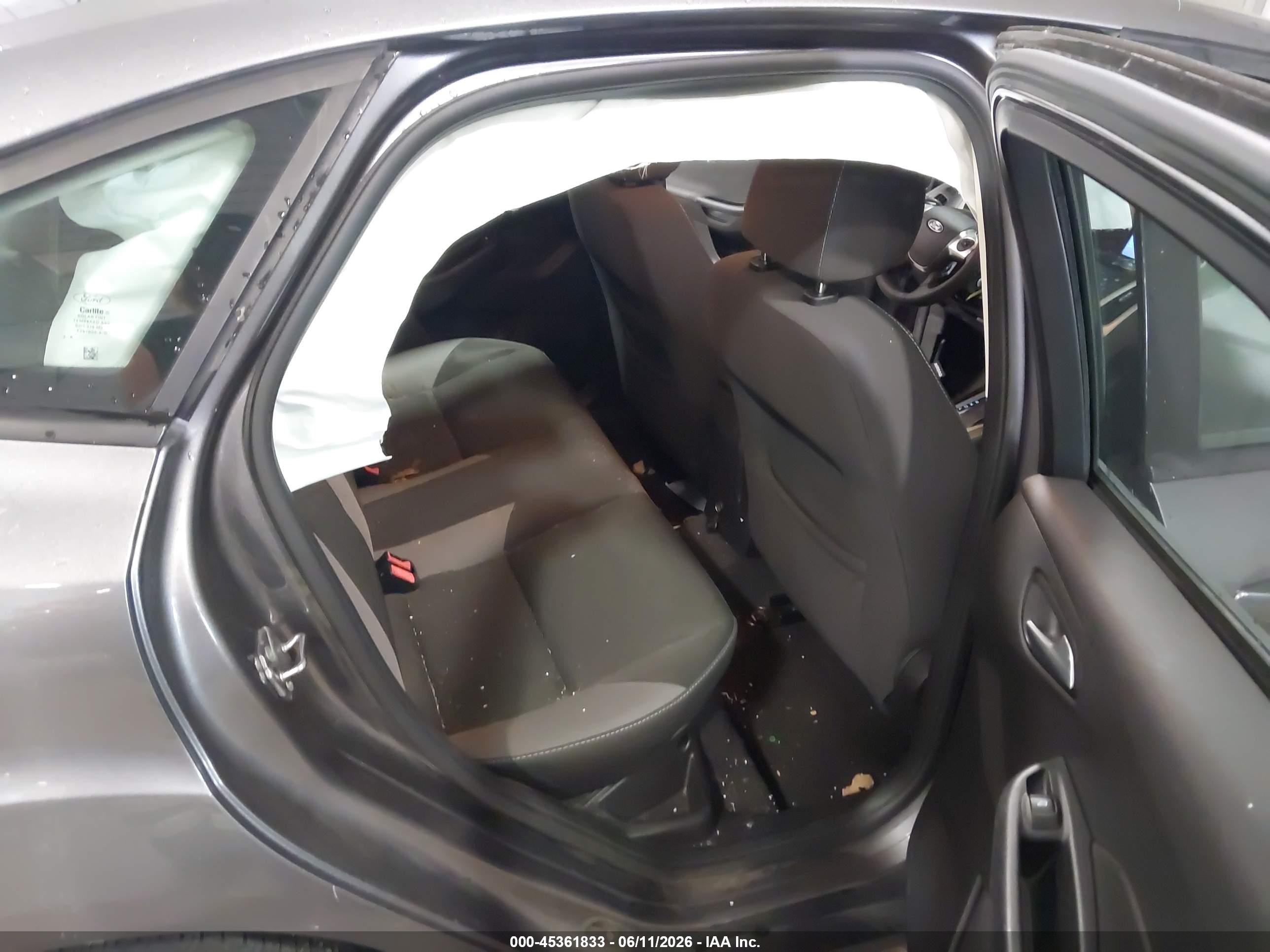 FORD FOCUS image 8