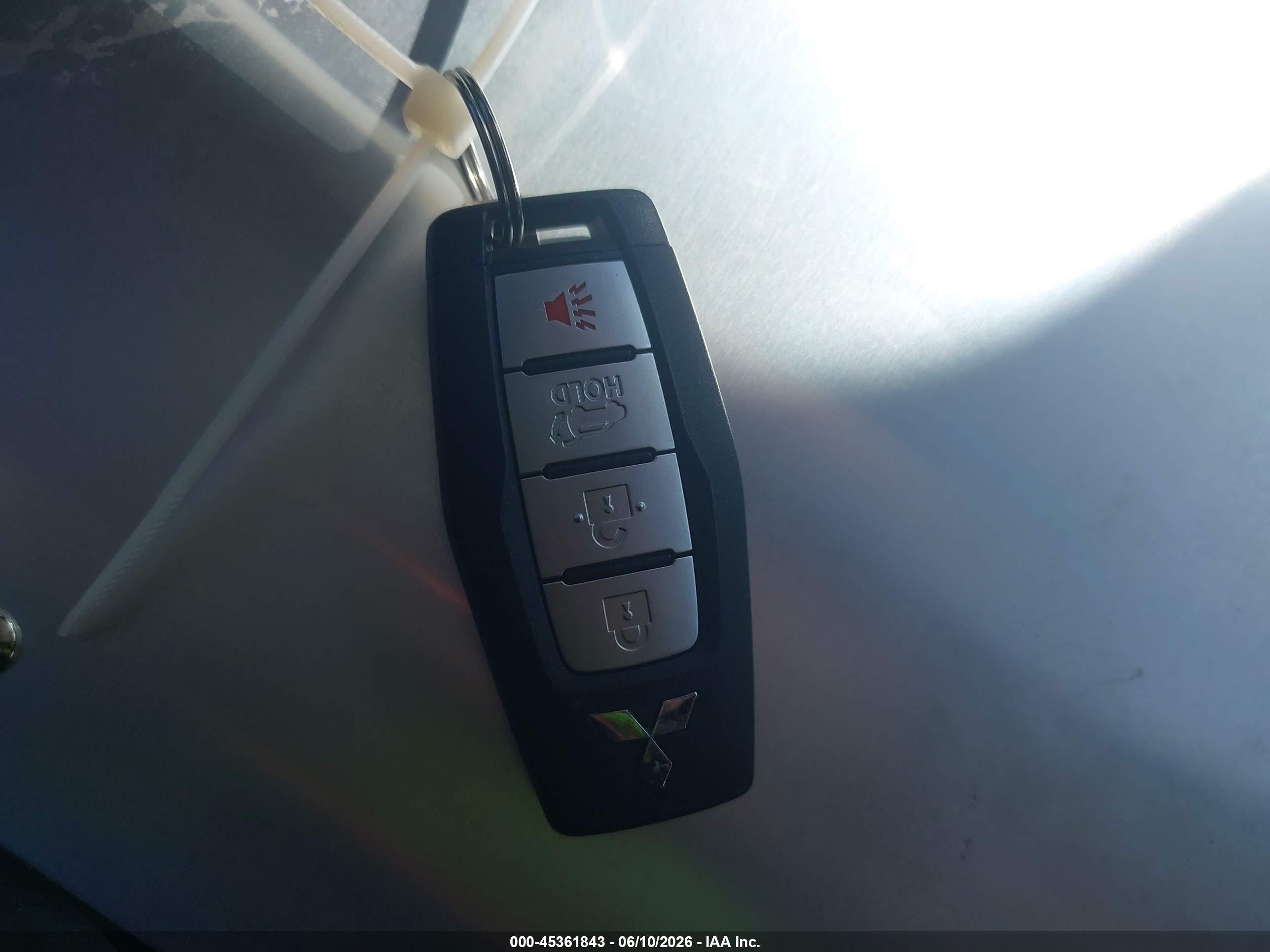 MITSUBISHI OUTLANDER image 11