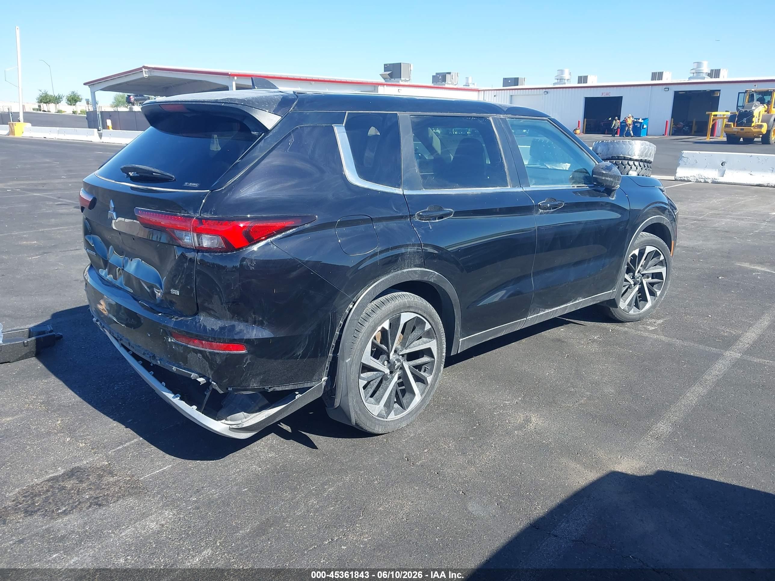 MITSUBISHI OUTLANDER image 4