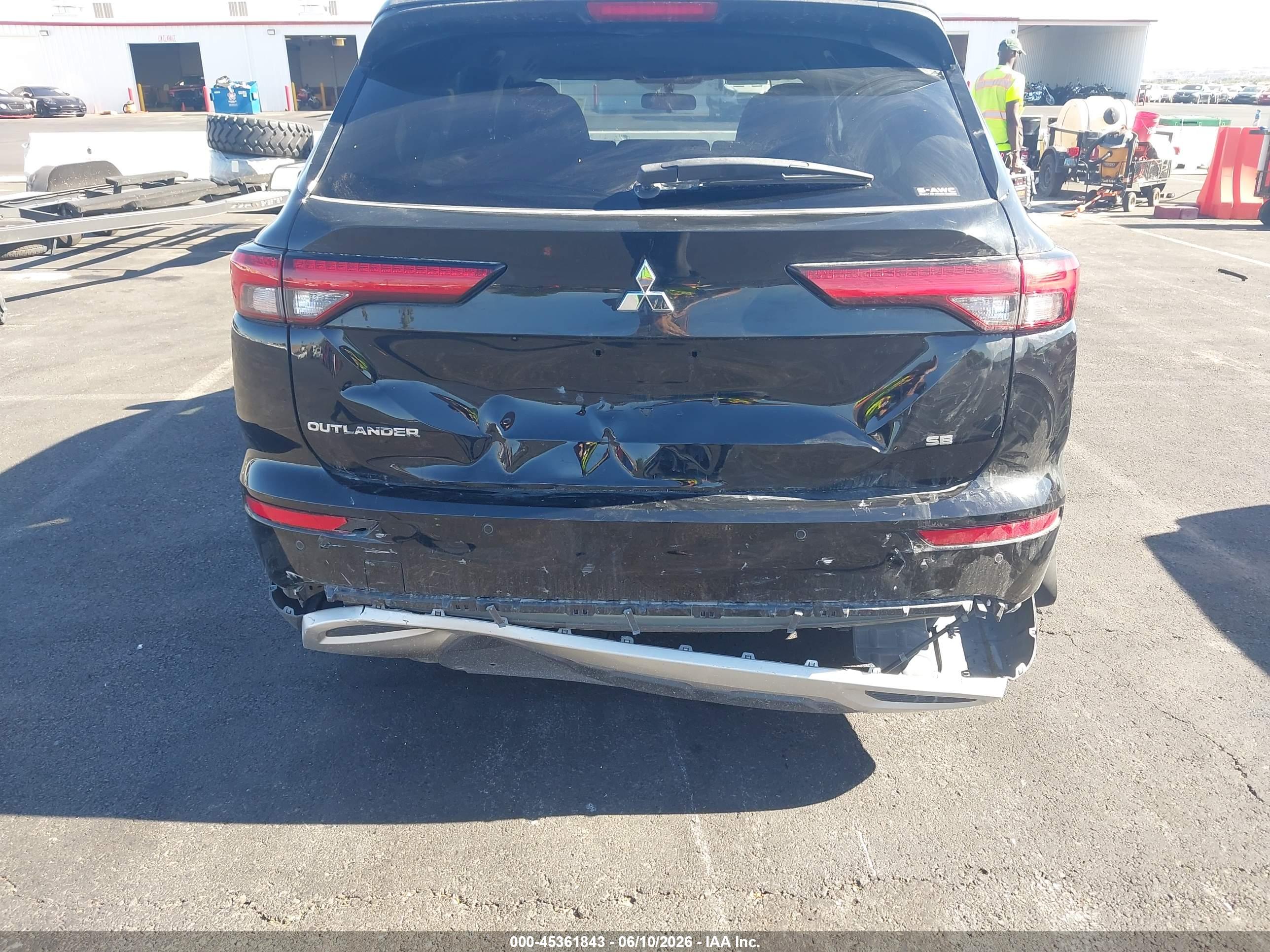 MITSUBISHI OUTLANDER image 6