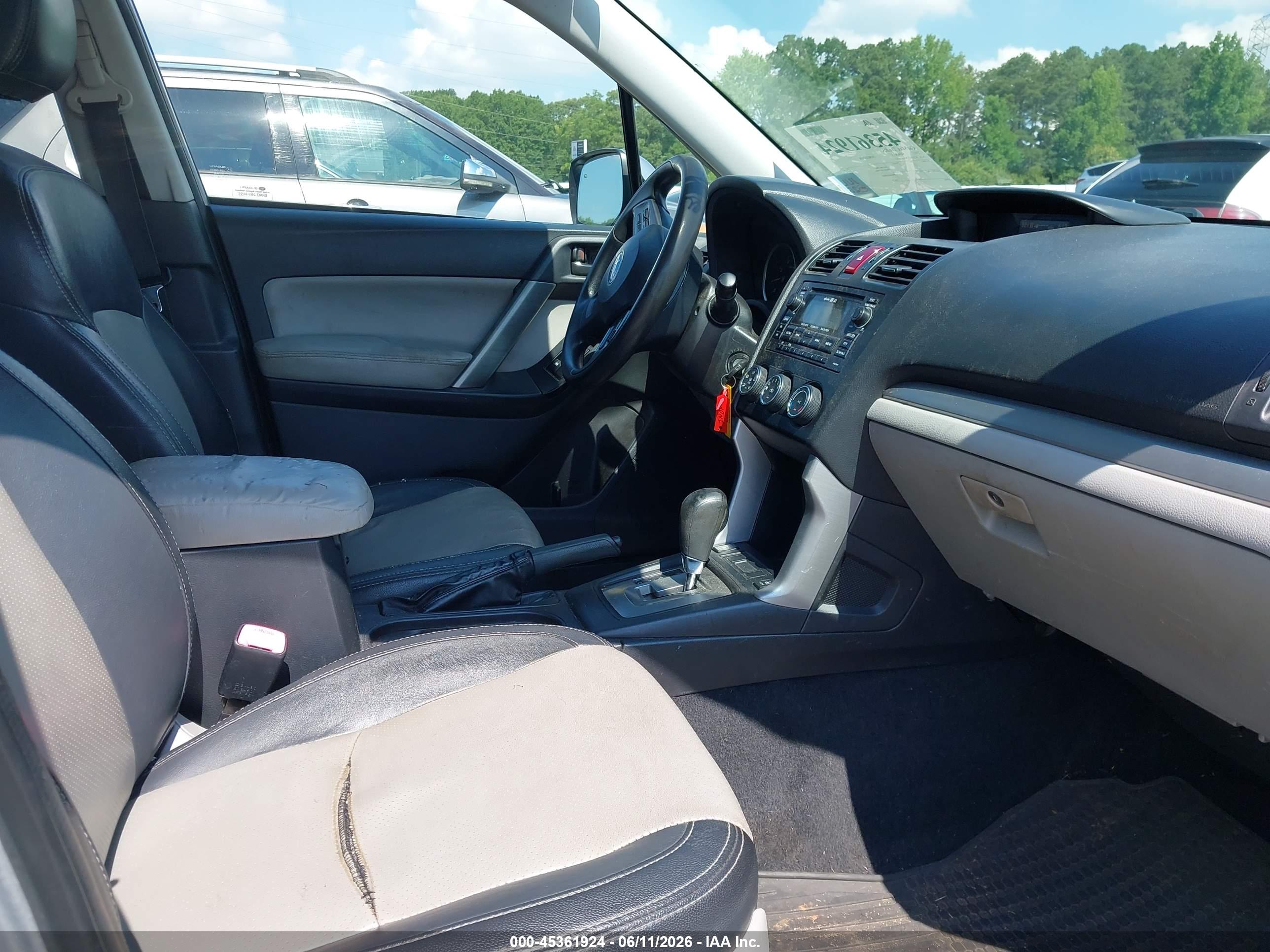 SUBARU FORESTER image 5