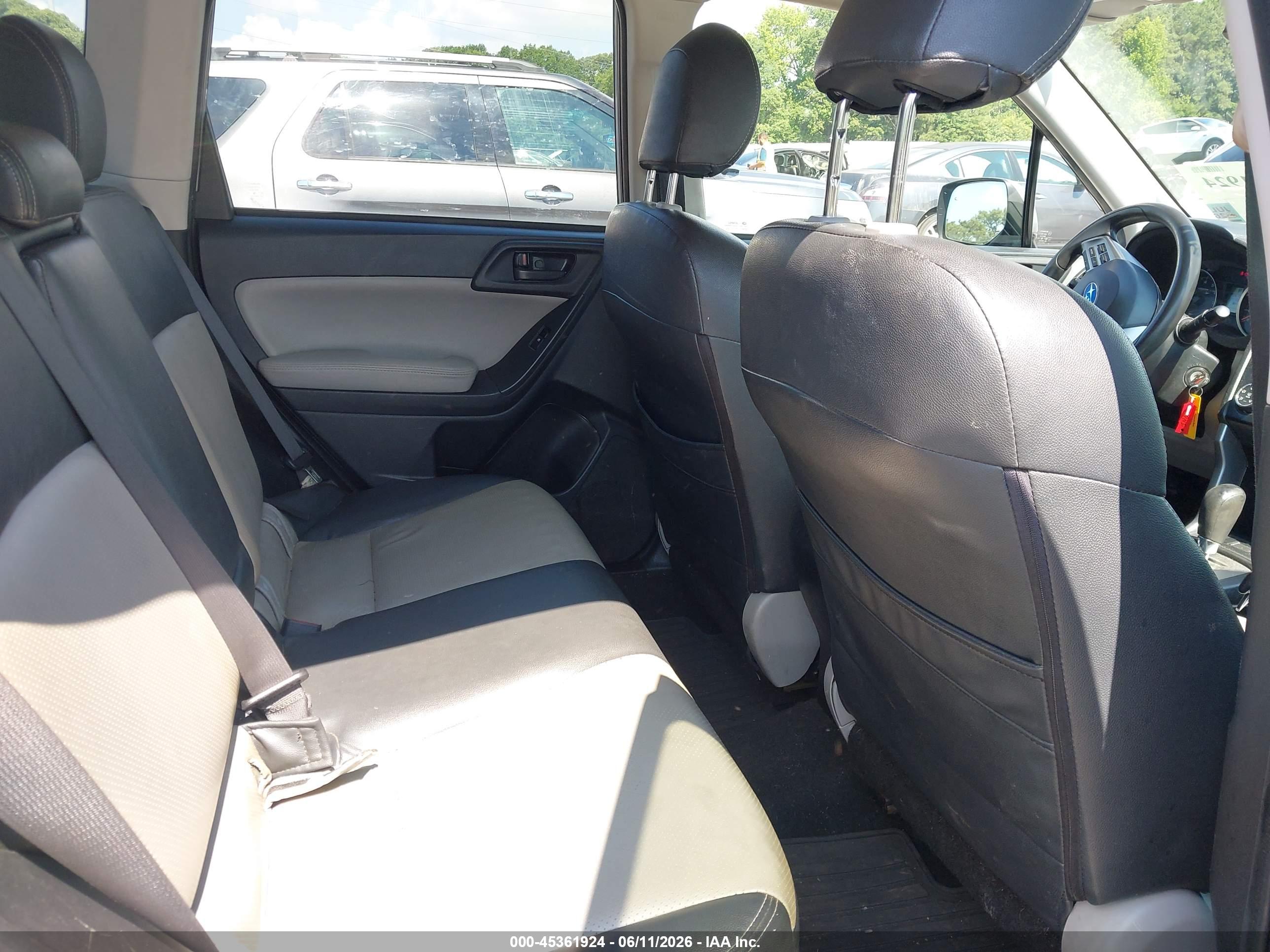 SUBARU FORESTER image 8