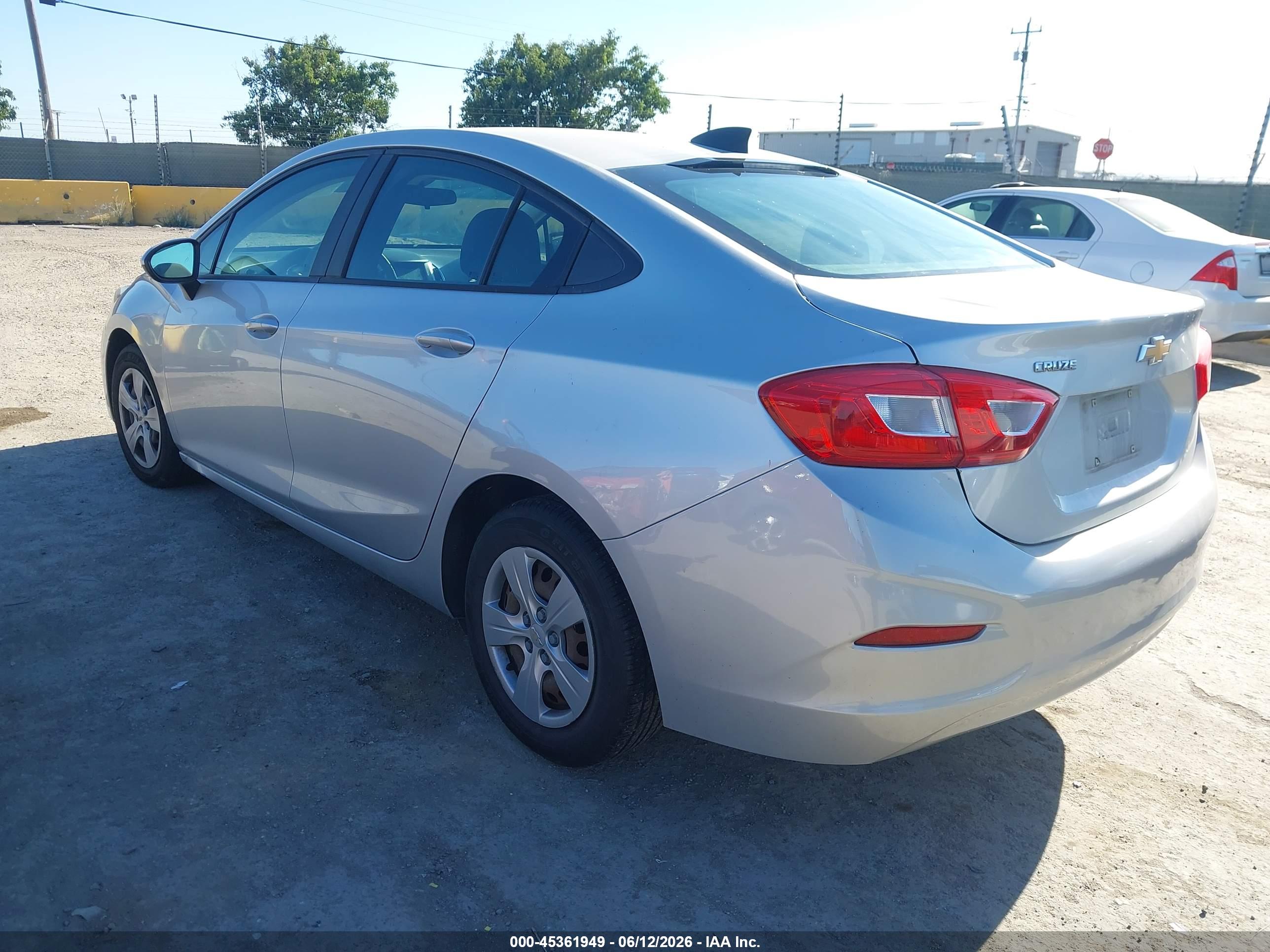 CHEVROLET CRUZE image 3