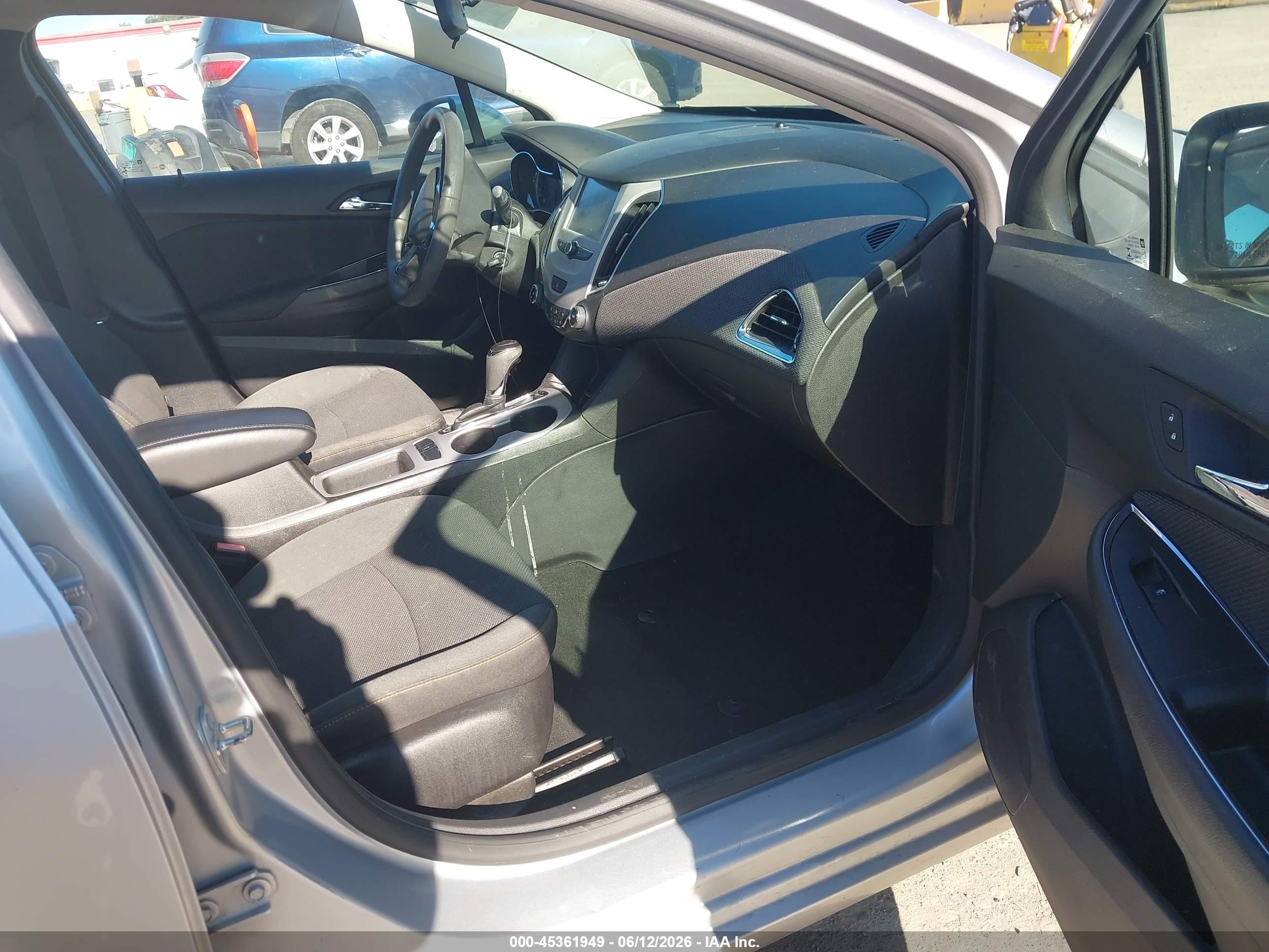 CHEVROLET CRUZE image 5