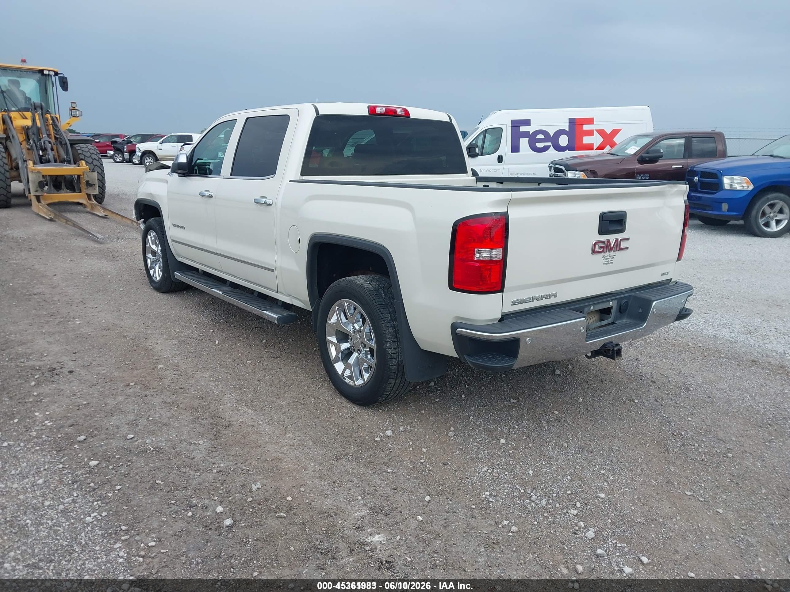 GMC SIERRA image 3