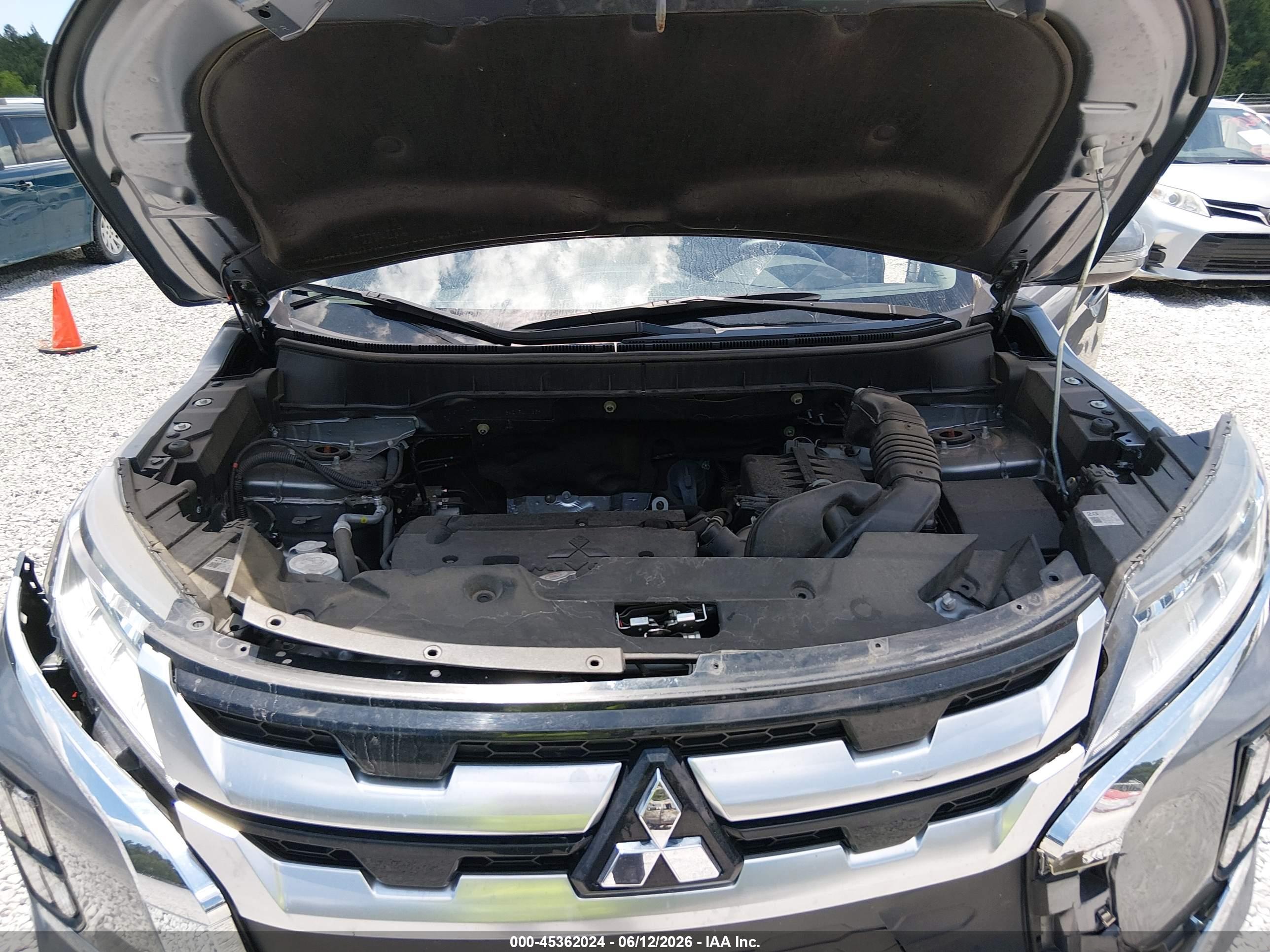 MITSUBISHI OUTLANDER image 10