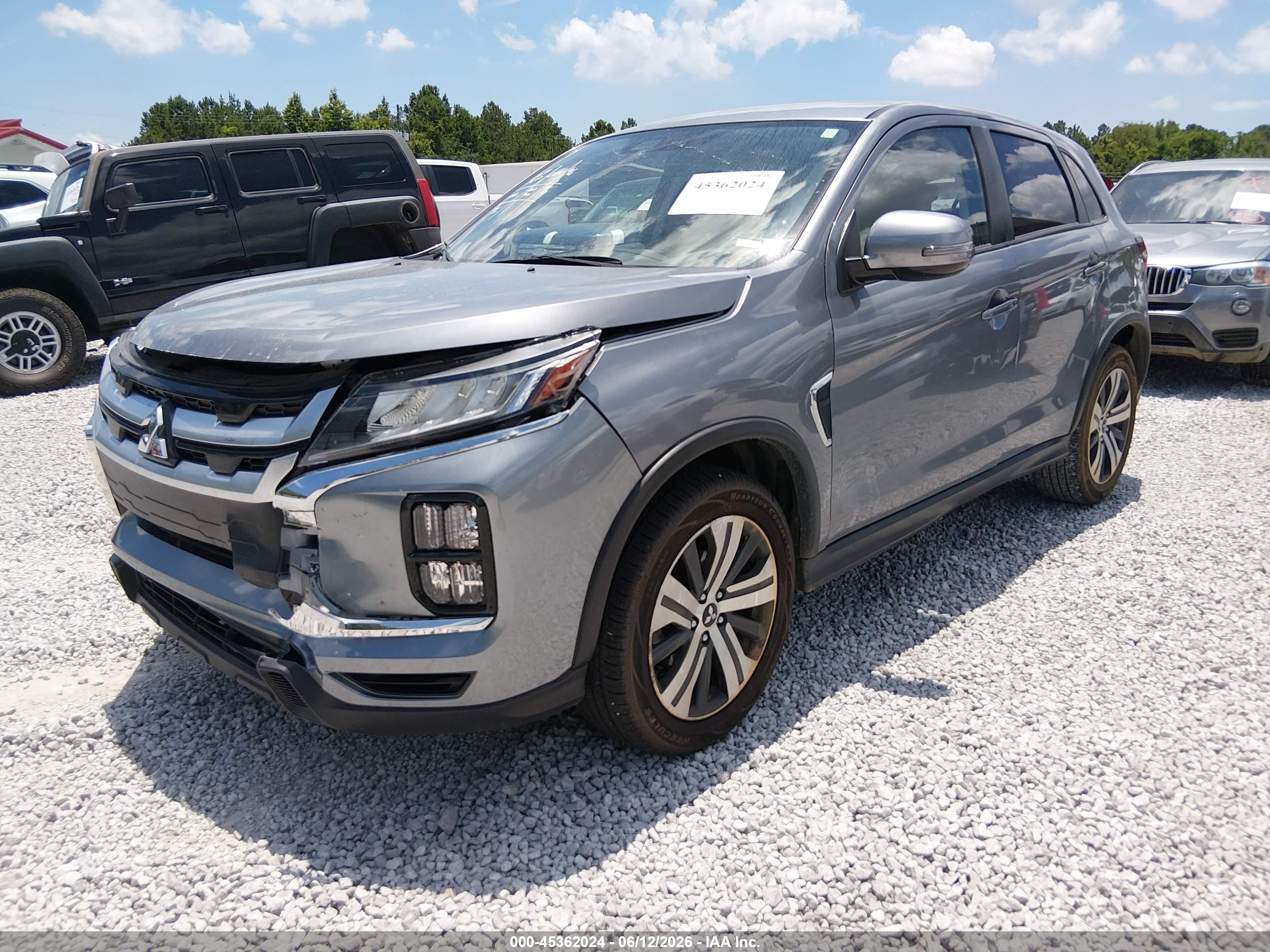 MITSUBISHI OUTLANDER image 2