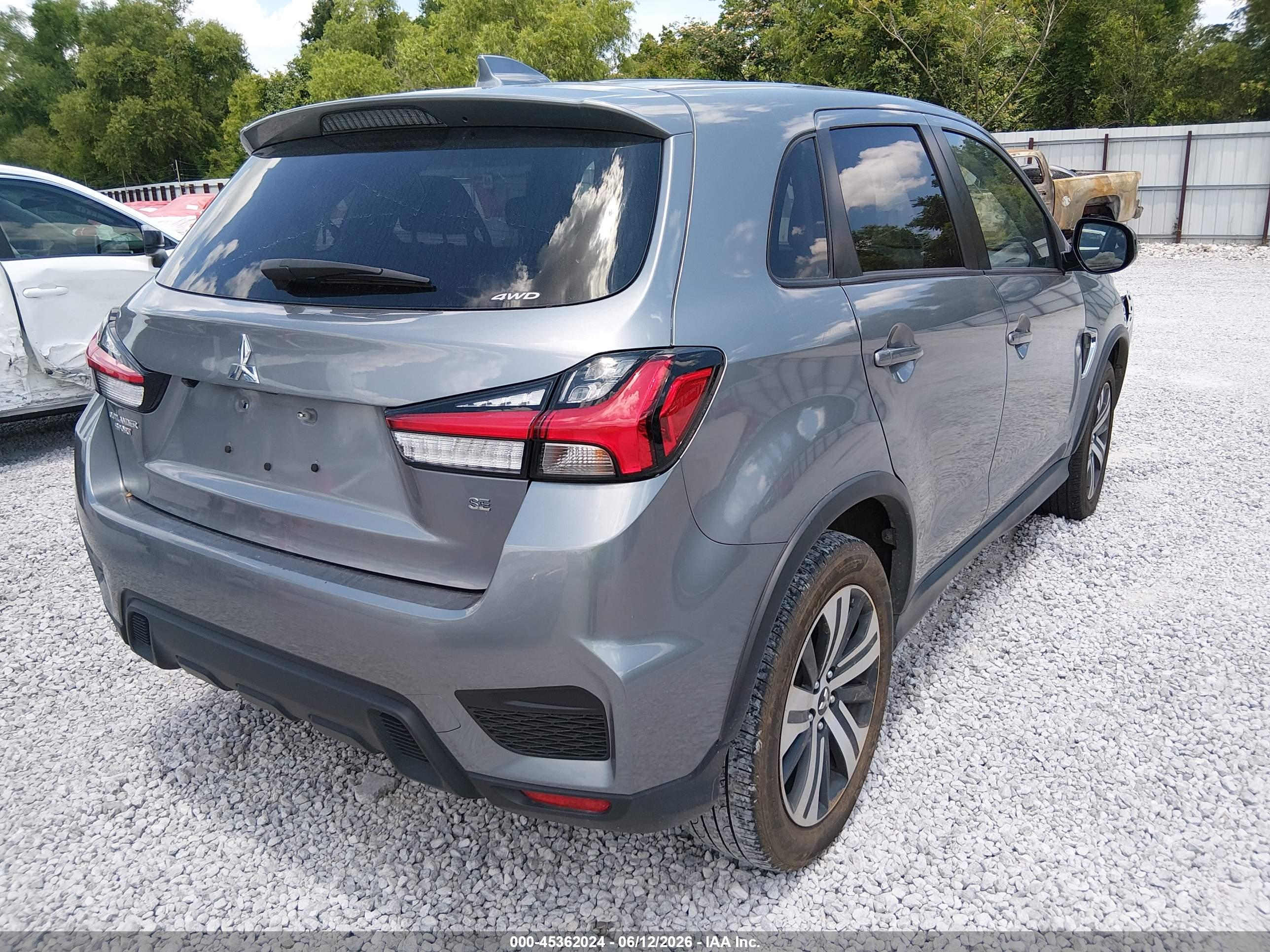 MITSUBISHI OUTLANDER image 4