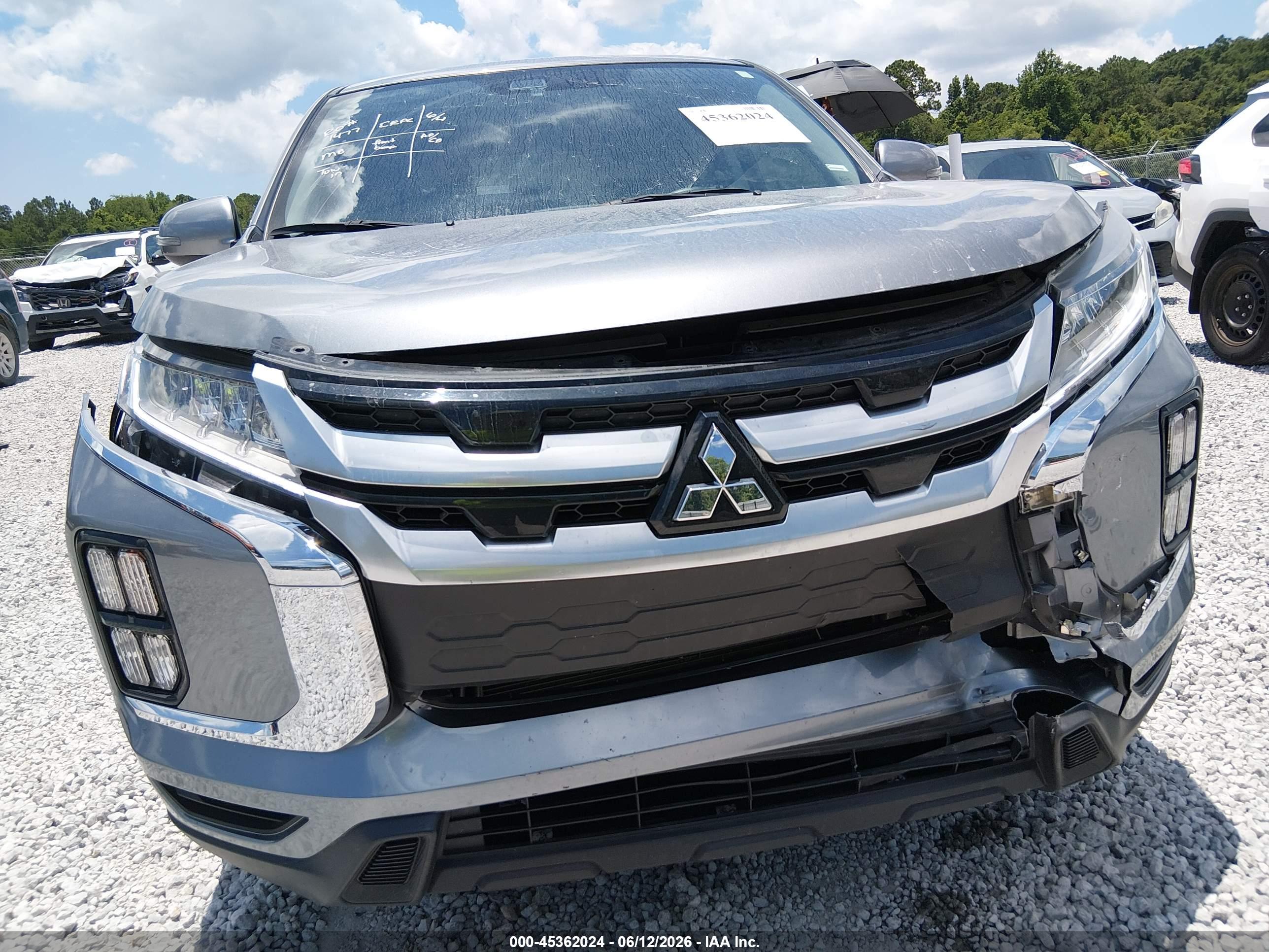 MITSUBISHI OUTLANDER image 6