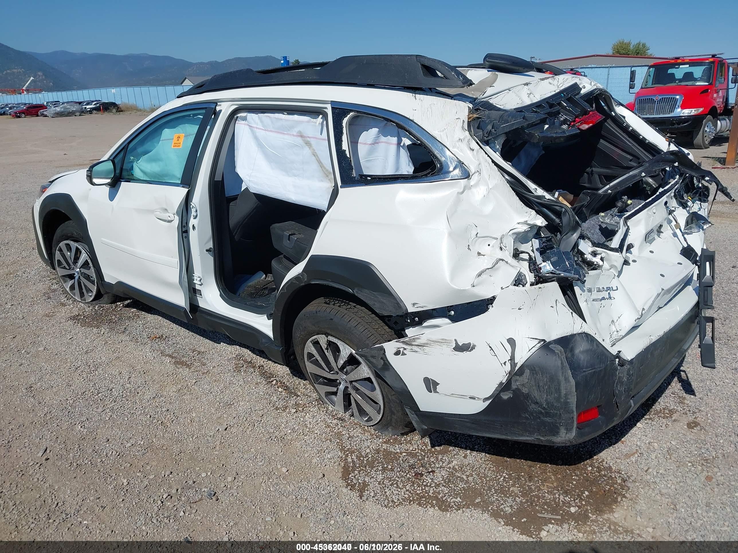 SUBARU OUTBACK image 3