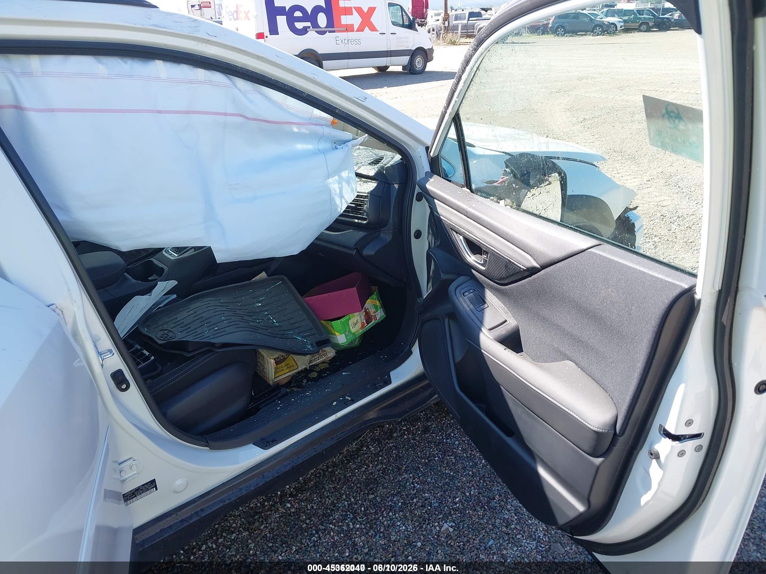 SUBARU OUTBACK image 5