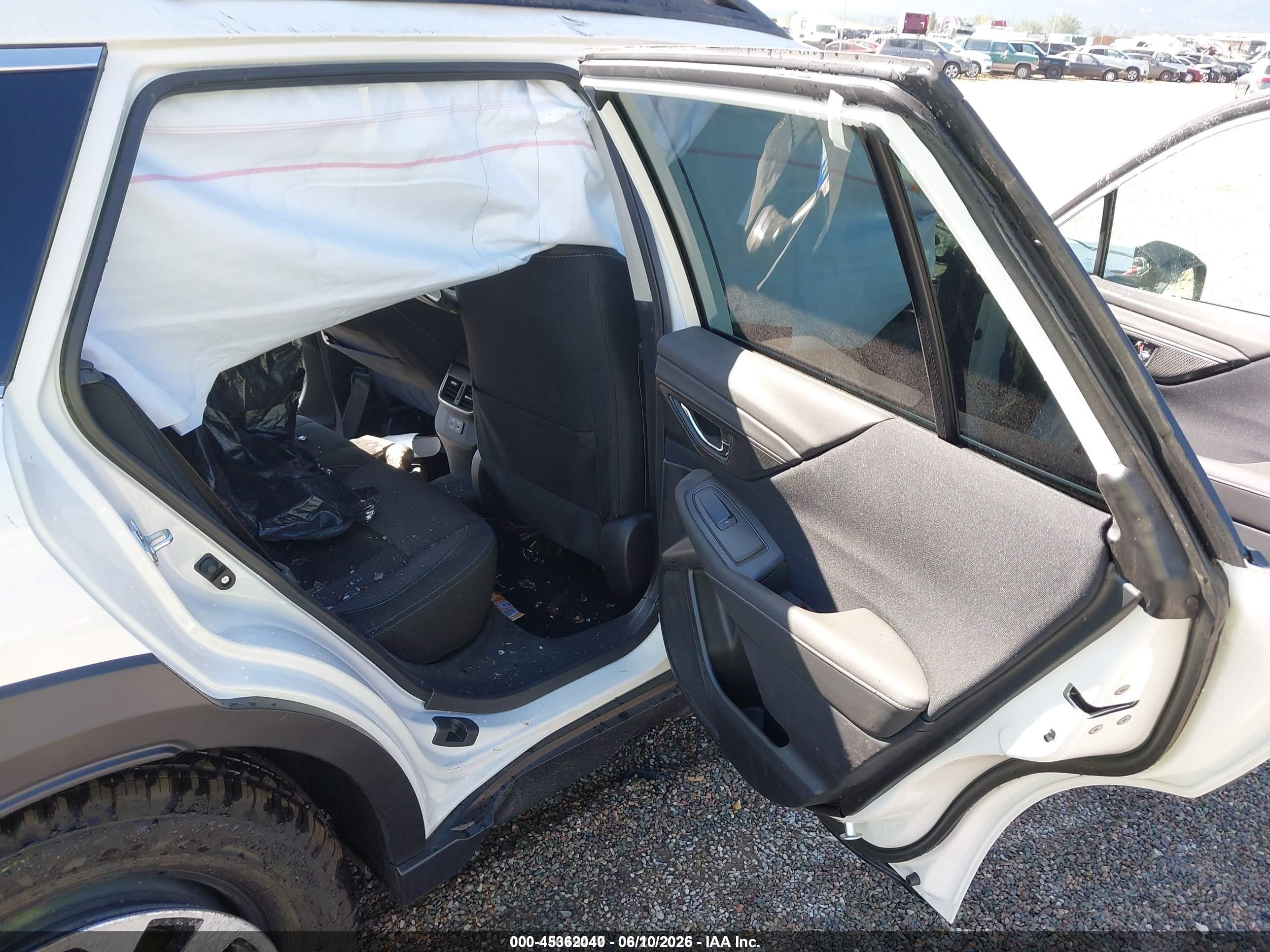 SUBARU OUTBACK image 8