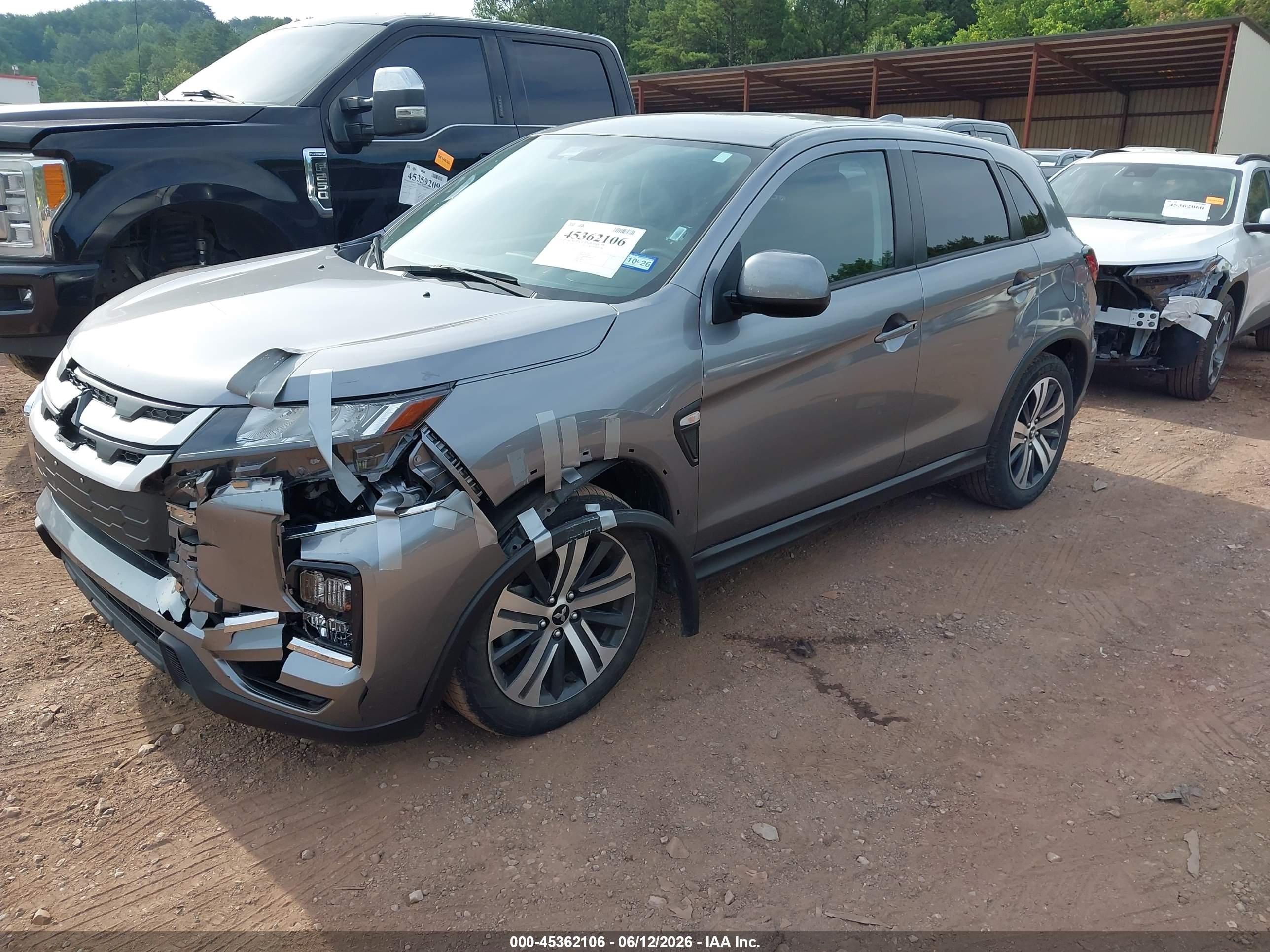 MITSUBISHI OUTLANDER image 2