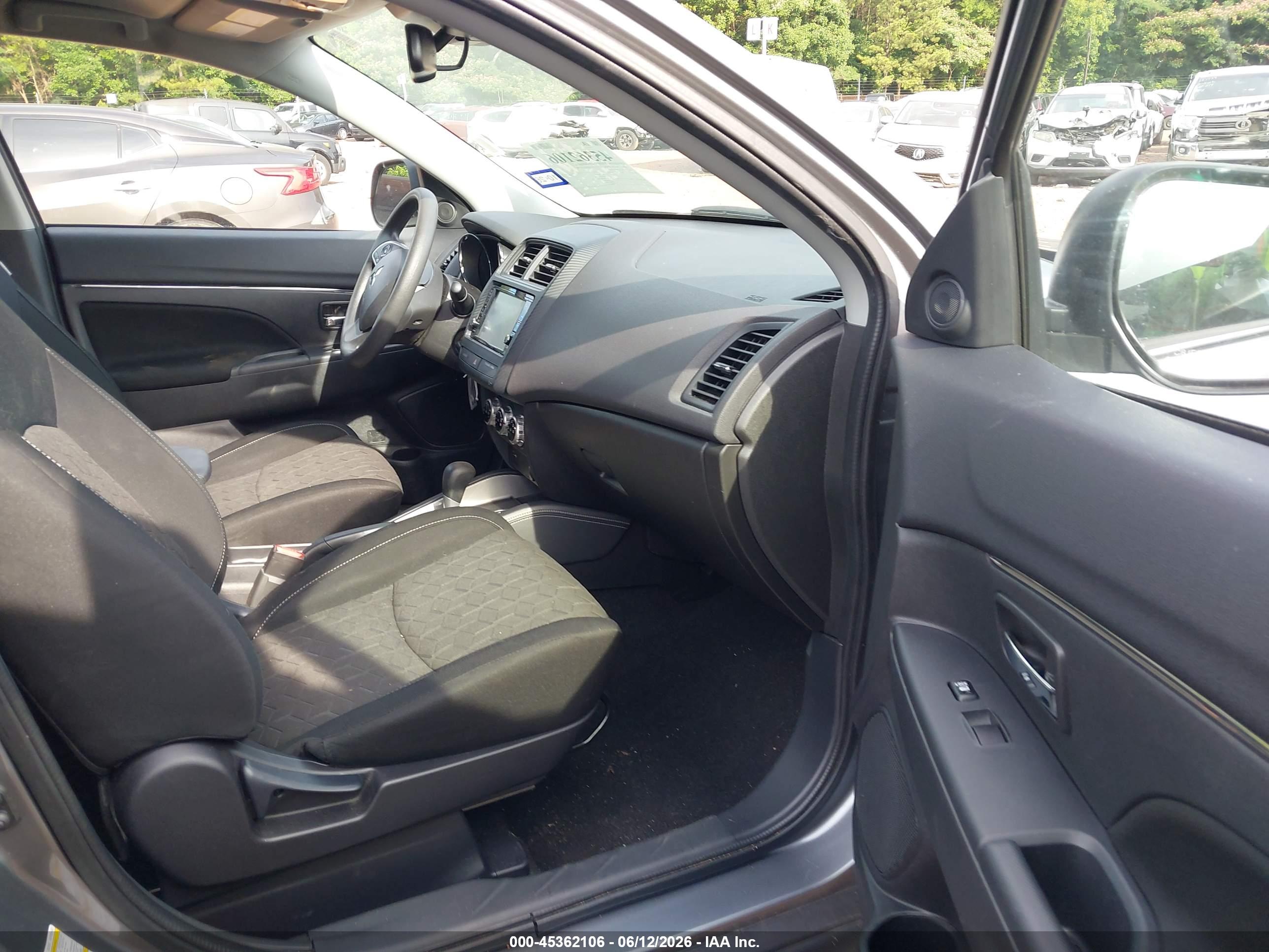 MITSUBISHI OUTLANDER image 5