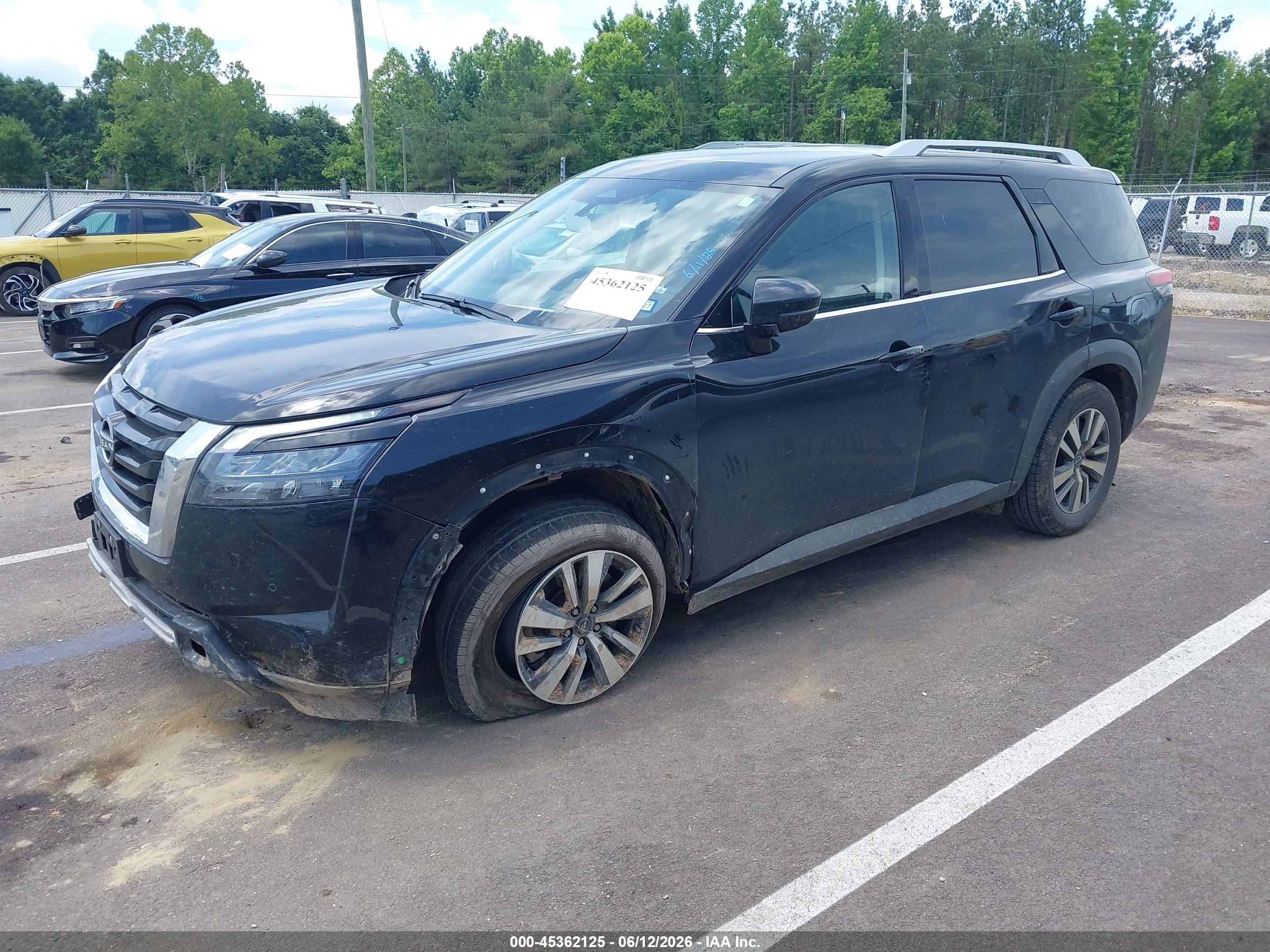 NISSAN PATHFINDER image 2
