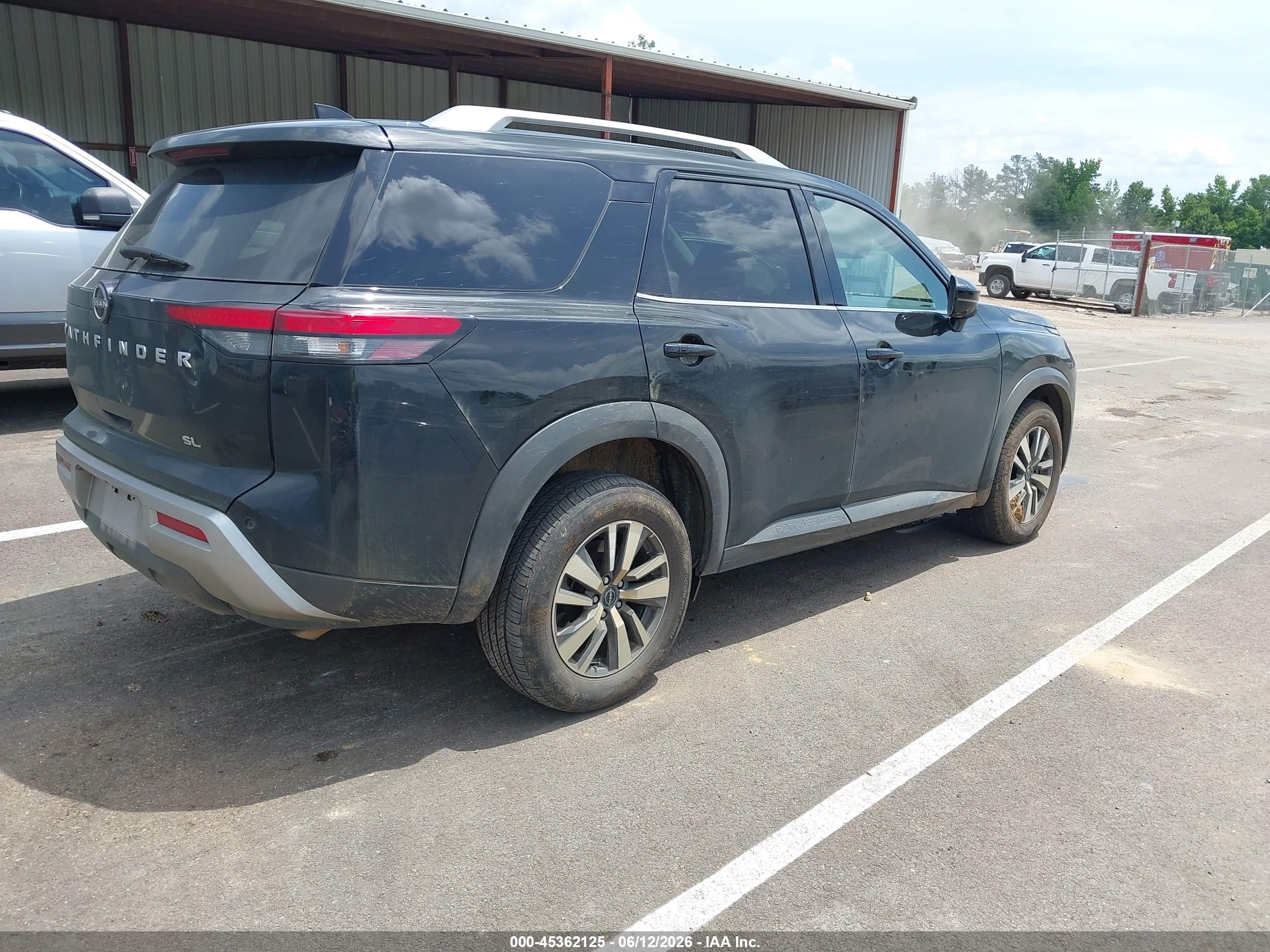 NISSAN PATHFINDER image 4
