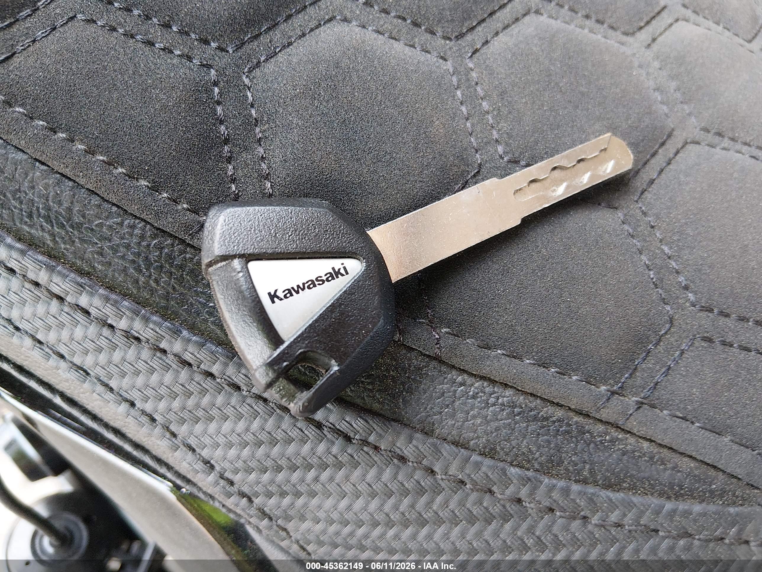 KAWASAKI ZX400 image 11