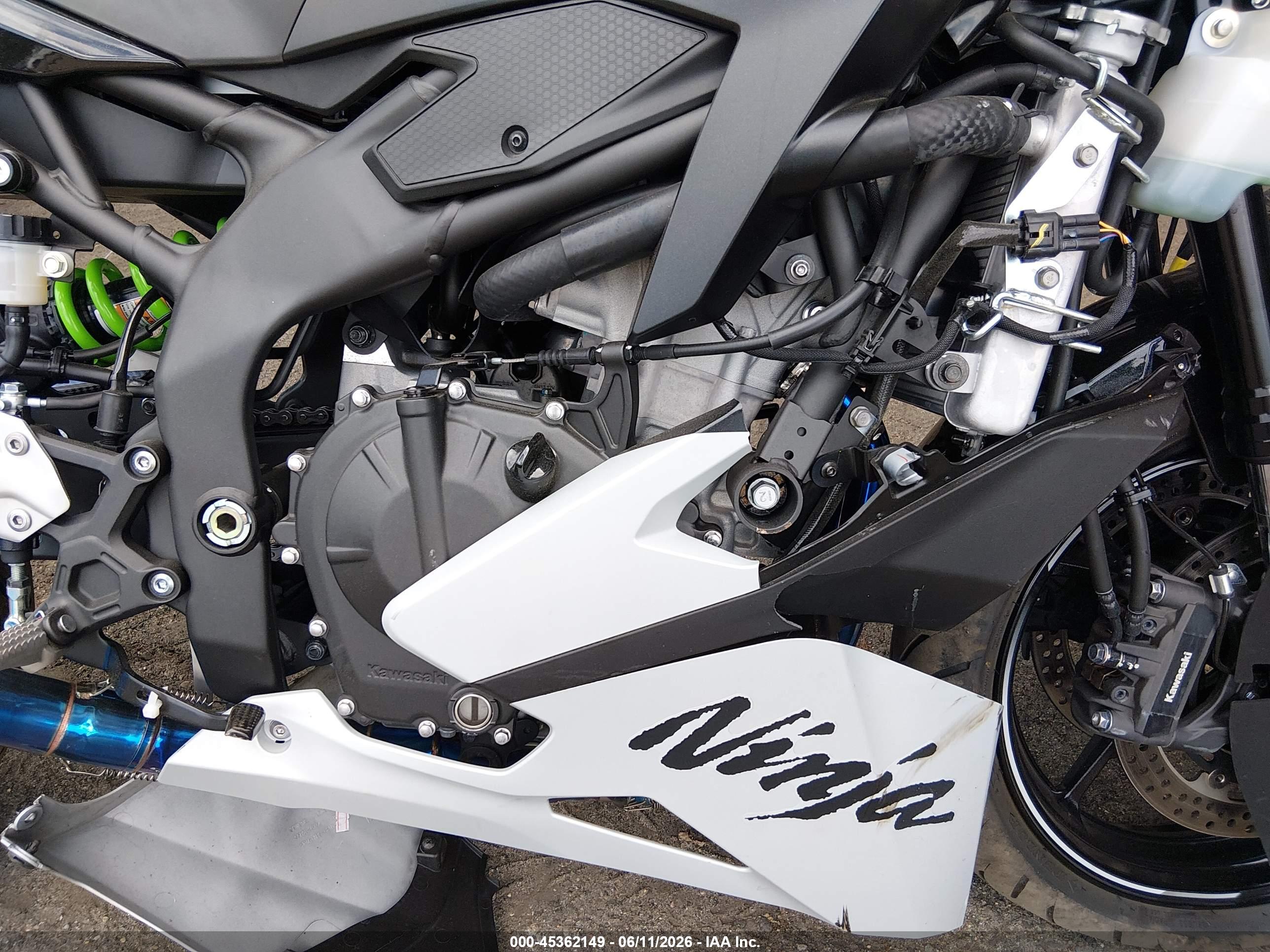 KAWASAKI ZX400 image 8