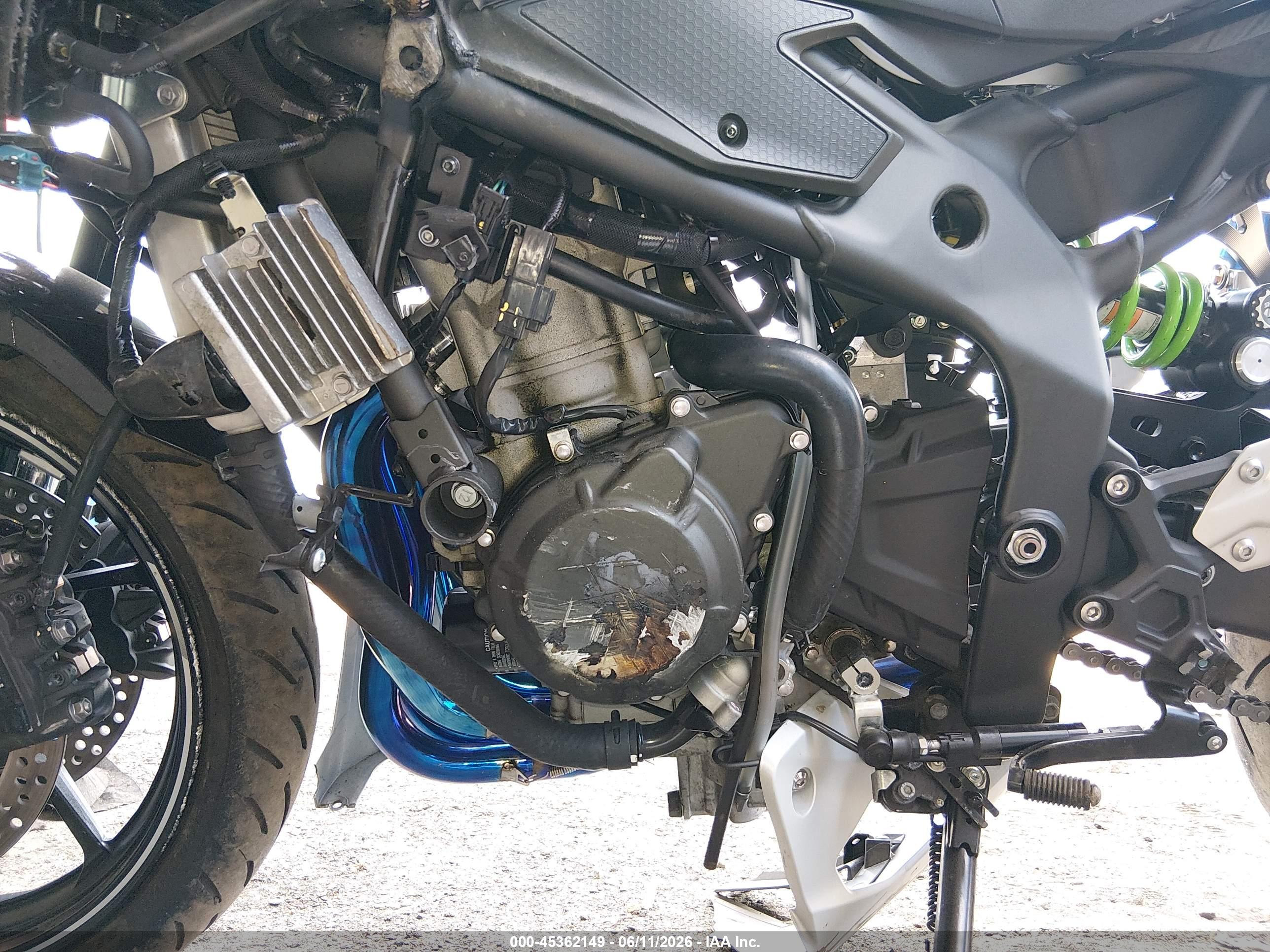 KAWASAKI ZX400 image 9