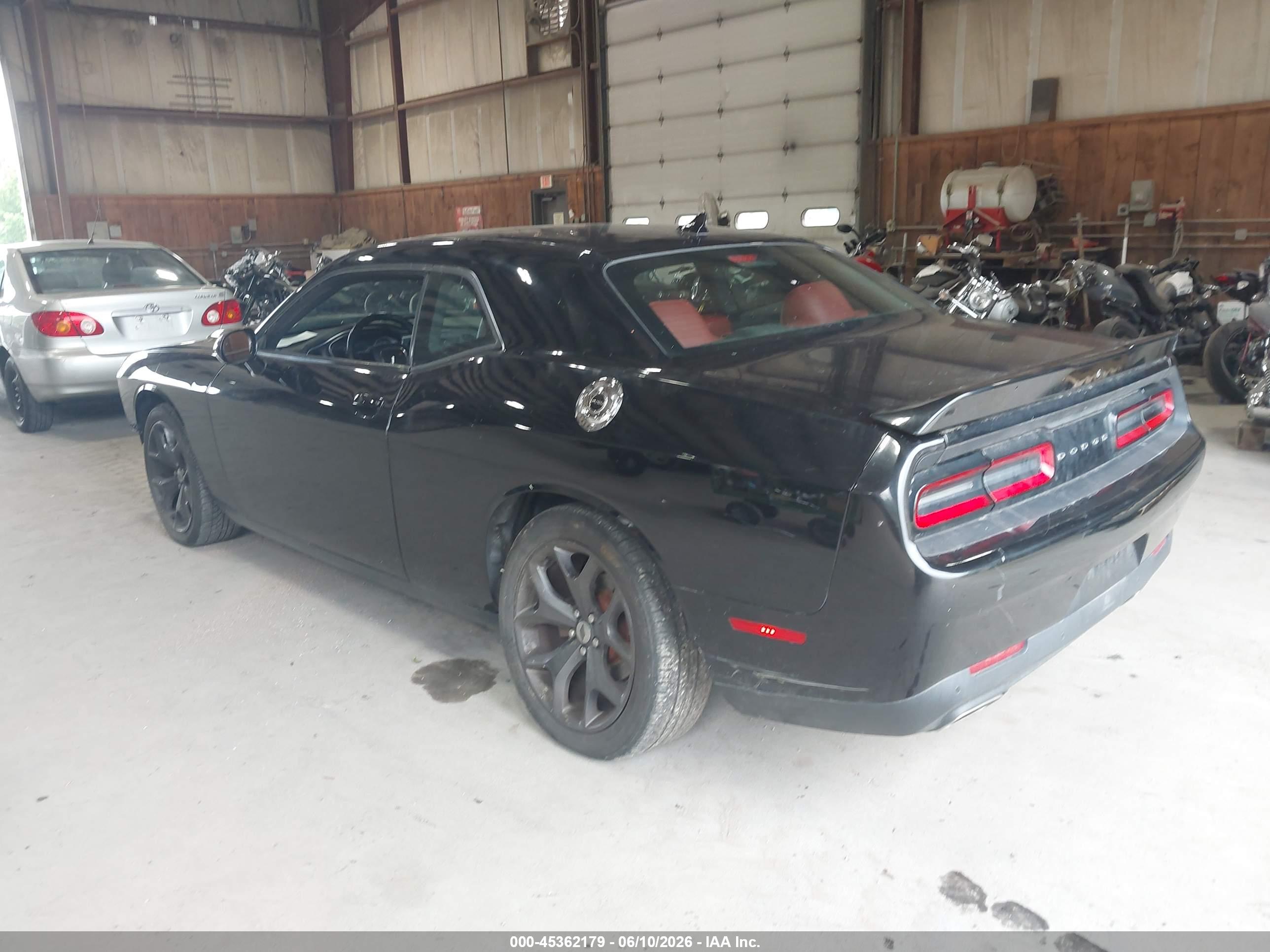 DODGE CHALLENGER image 3