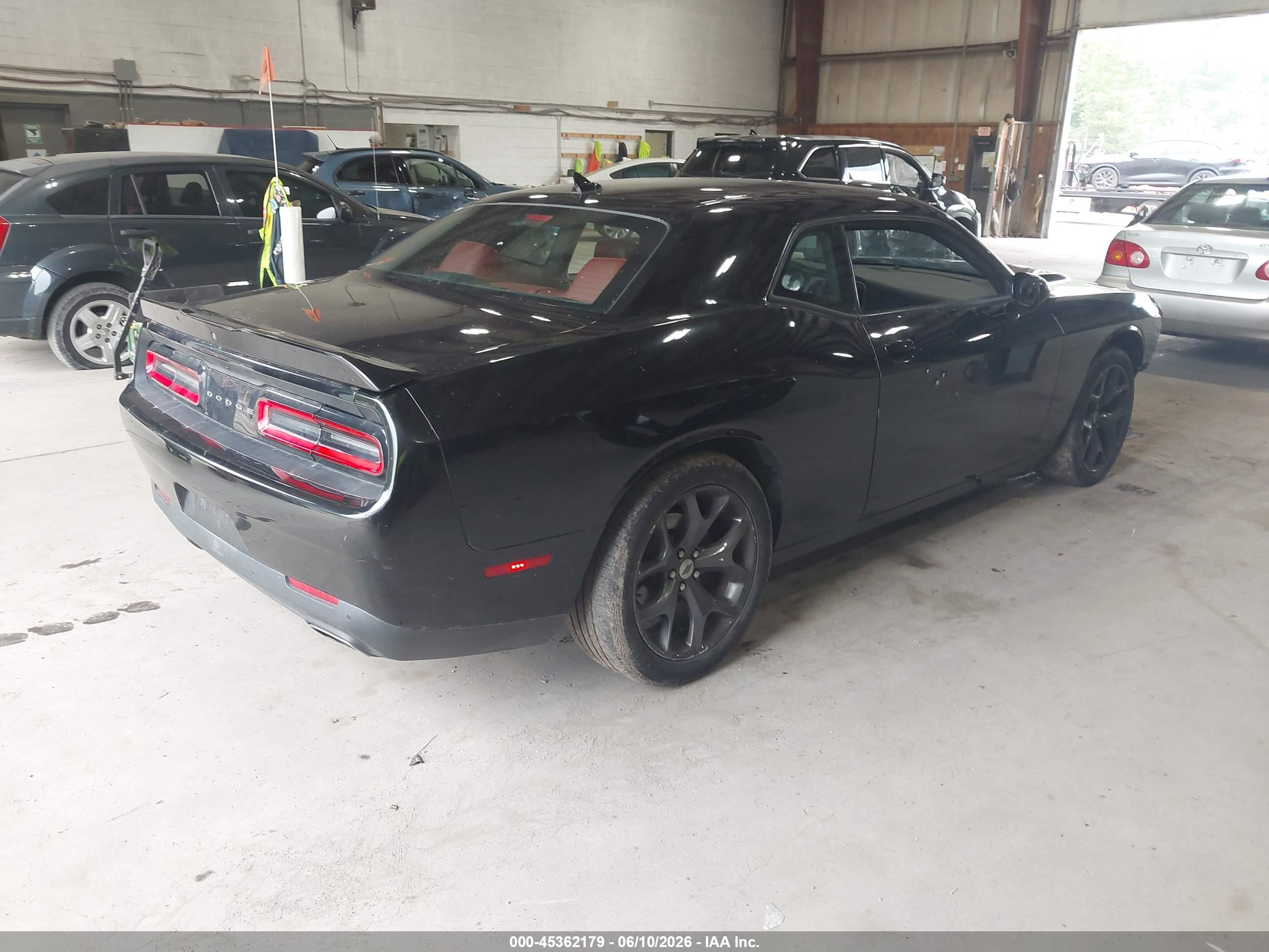DODGE CHALLENGER image 4