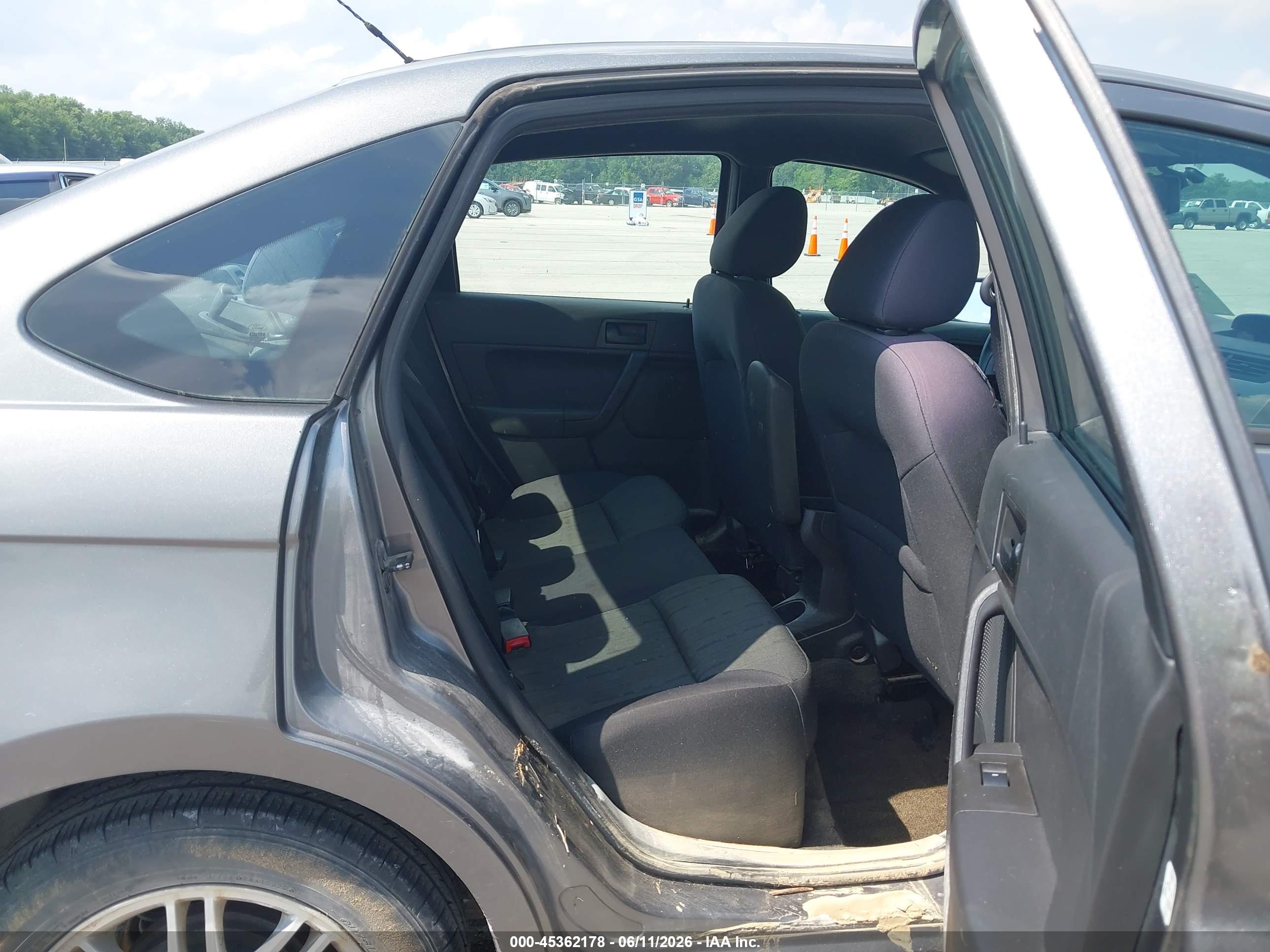 FORD FOCUS image 8