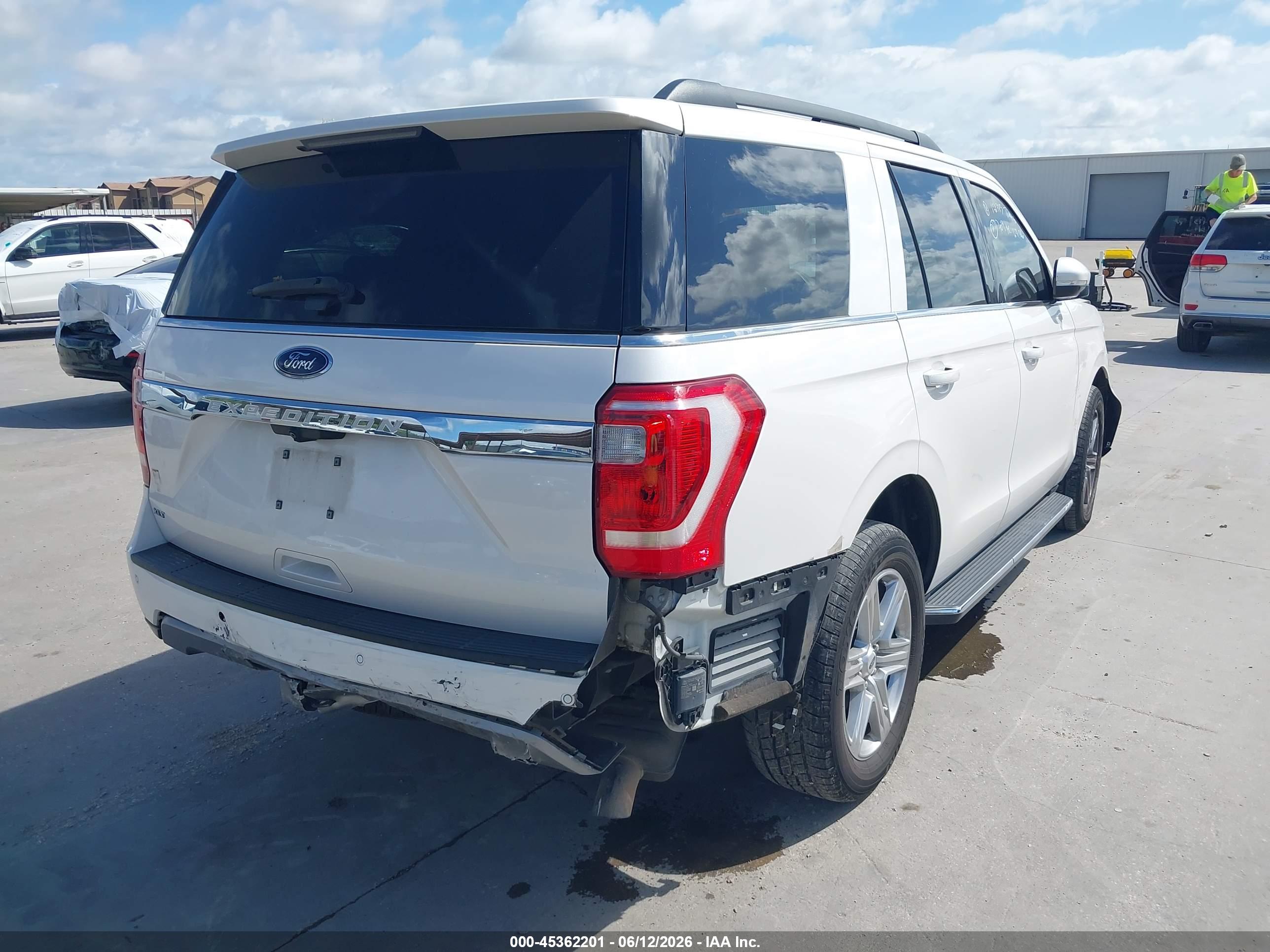 FORD EXPEDITION image 4