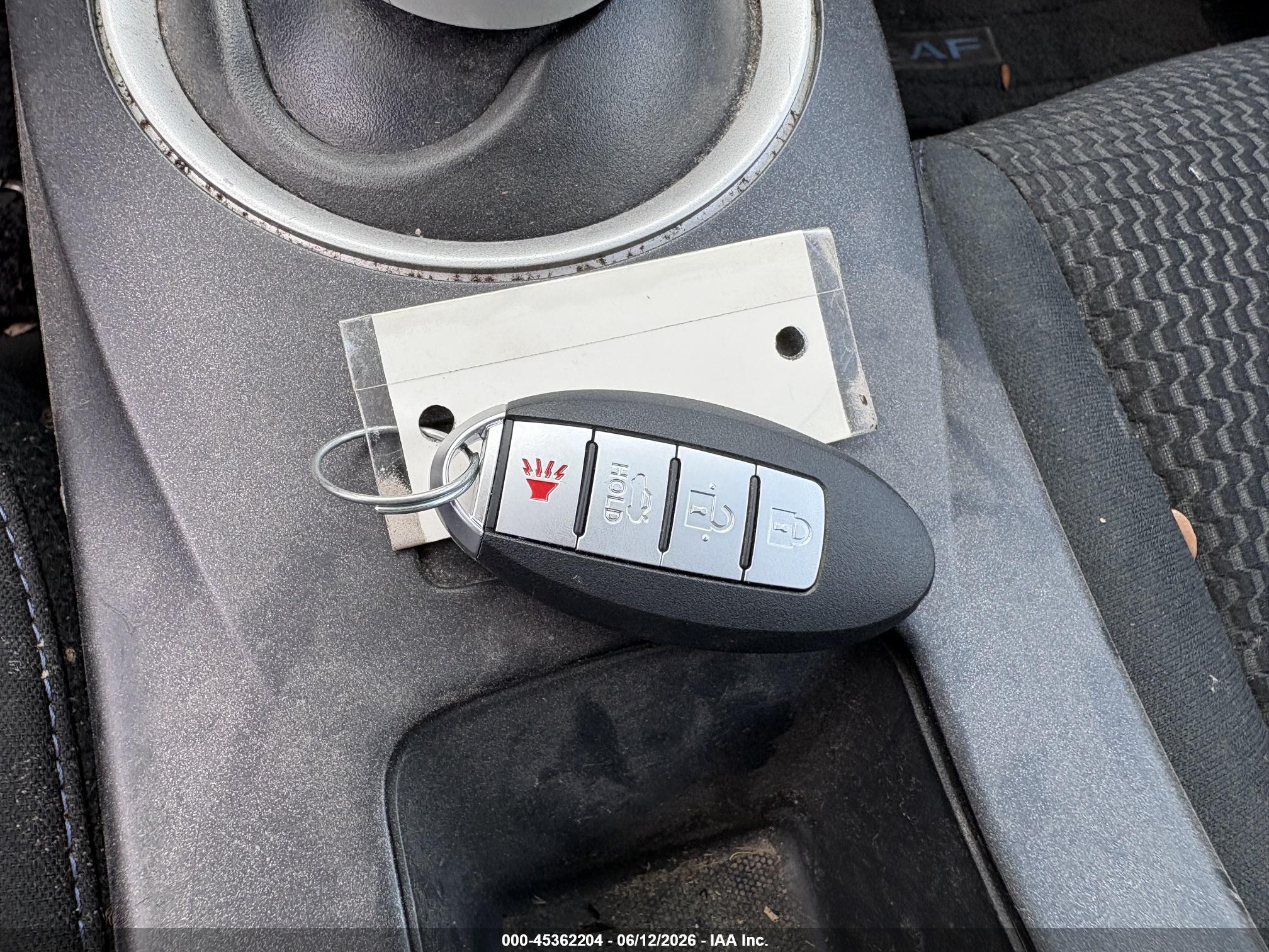 NISSAN LEAF image 11