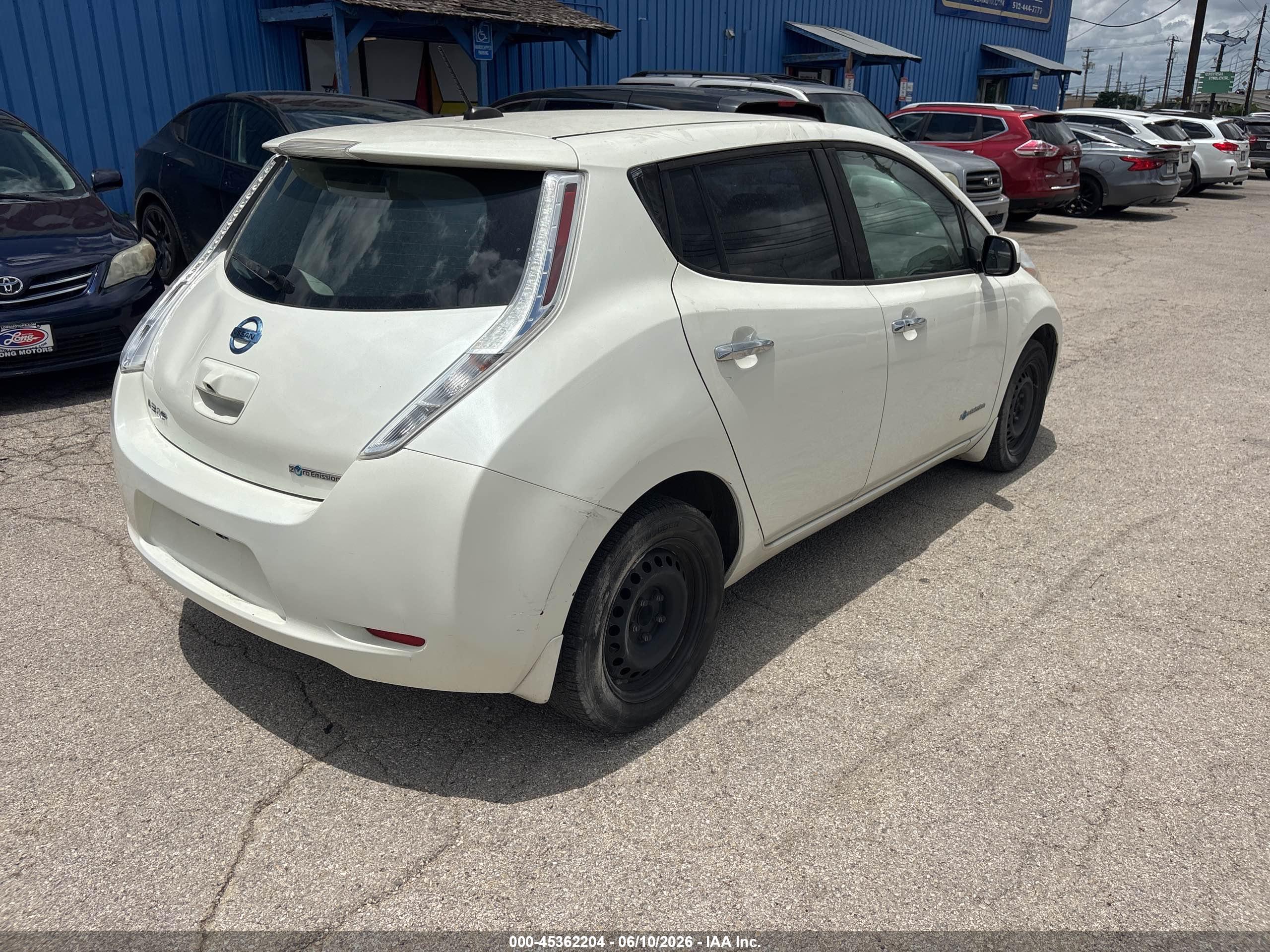 NISSAN LEAF image 4