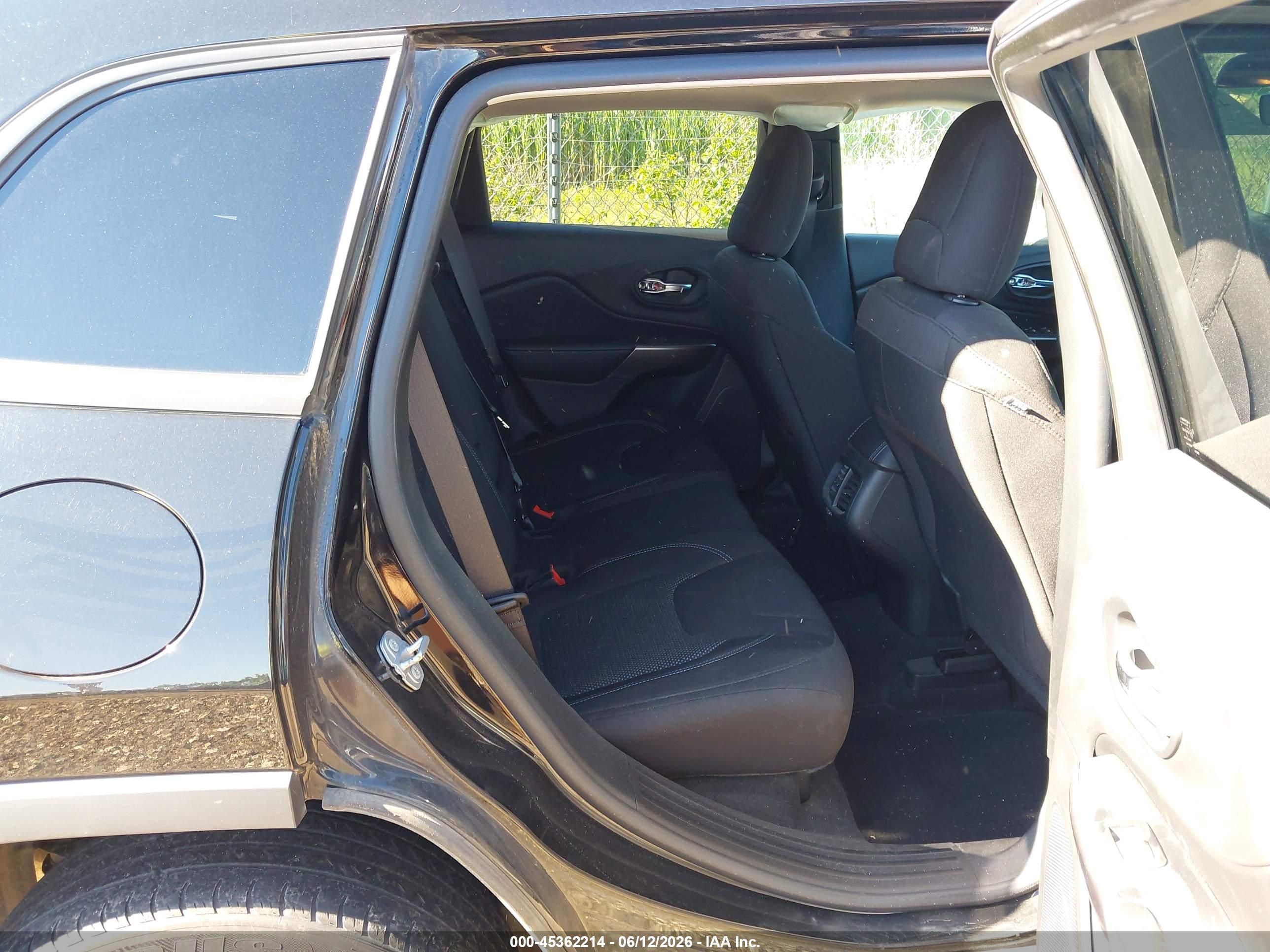 JEEP CHEROKEE image 8
