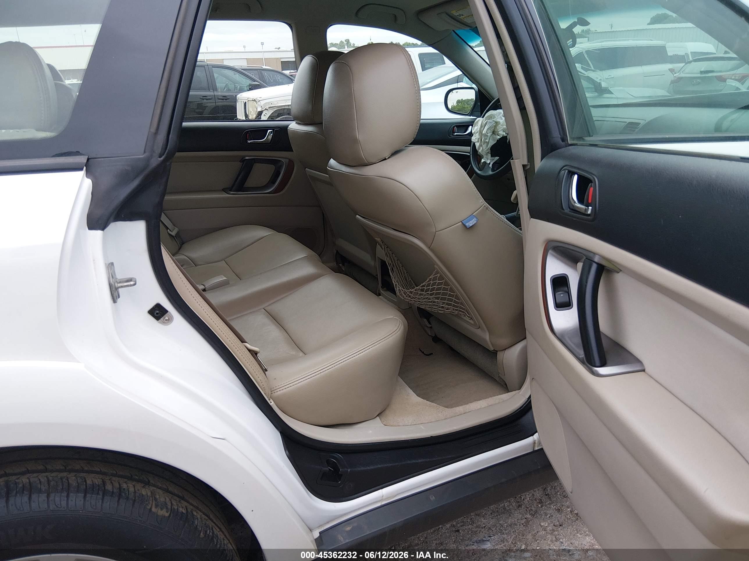SUBARU OUTBACK image 8