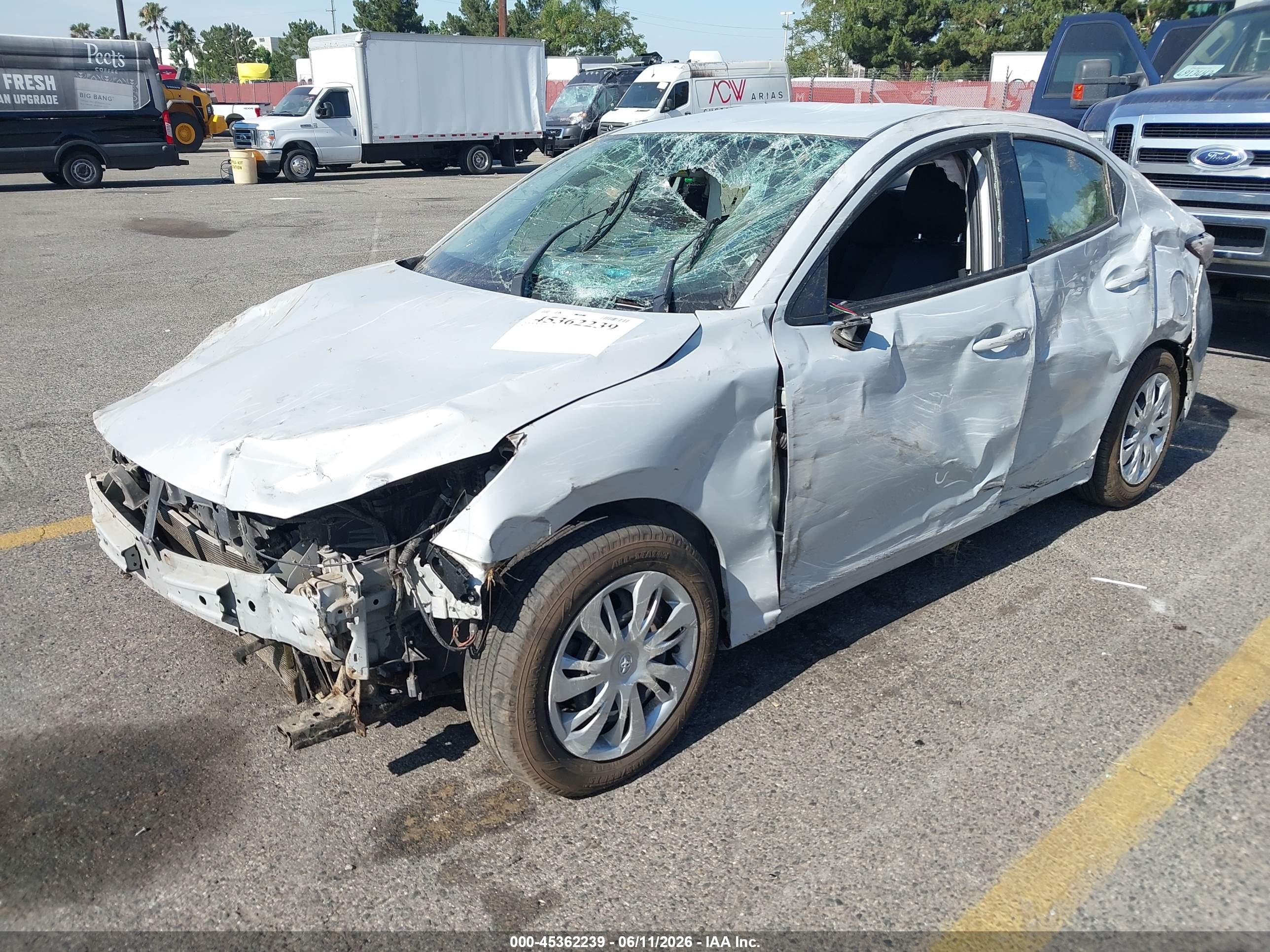 TOYOTA YARIS image 2