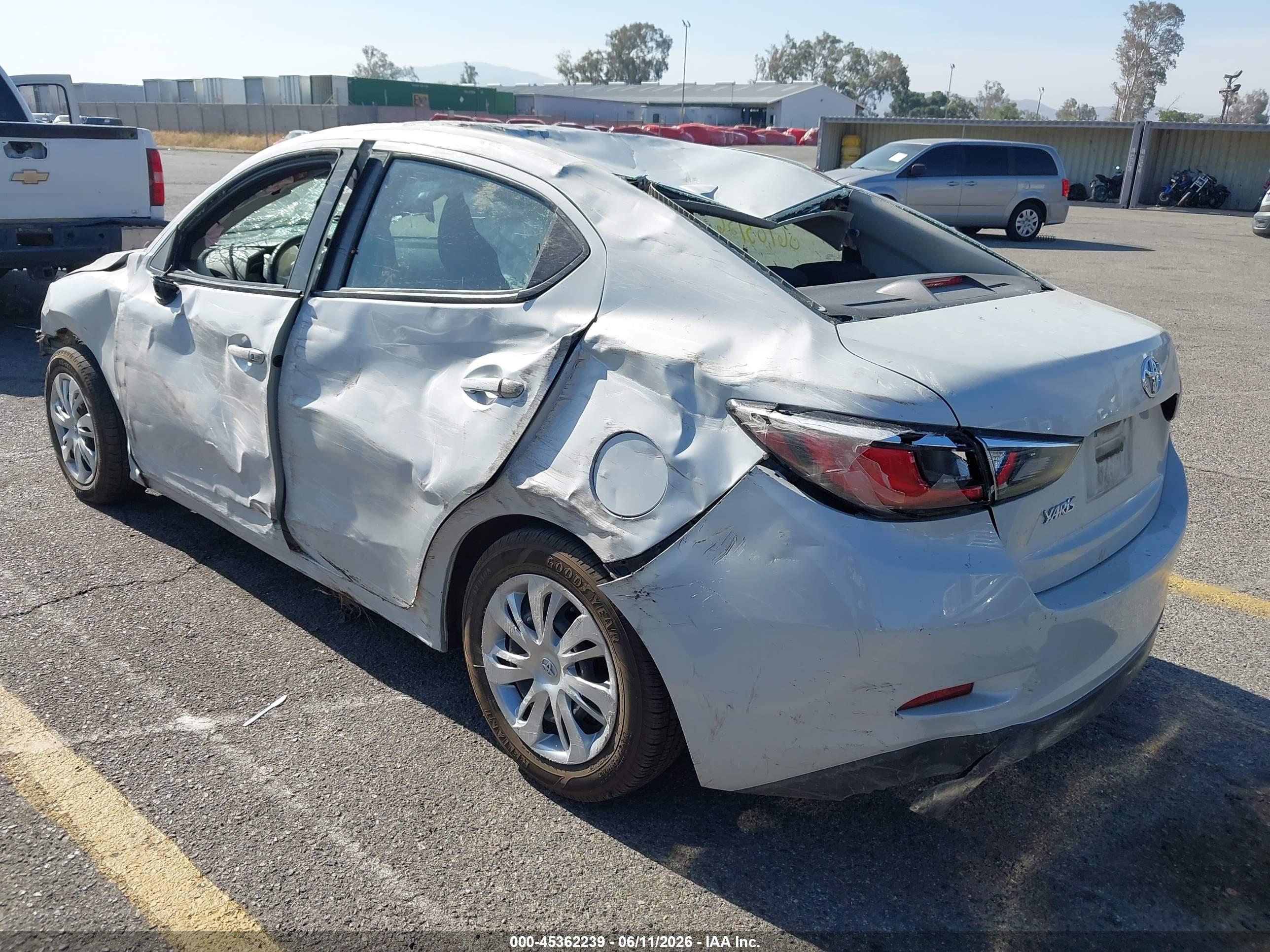 TOYOTA YARIS image 3