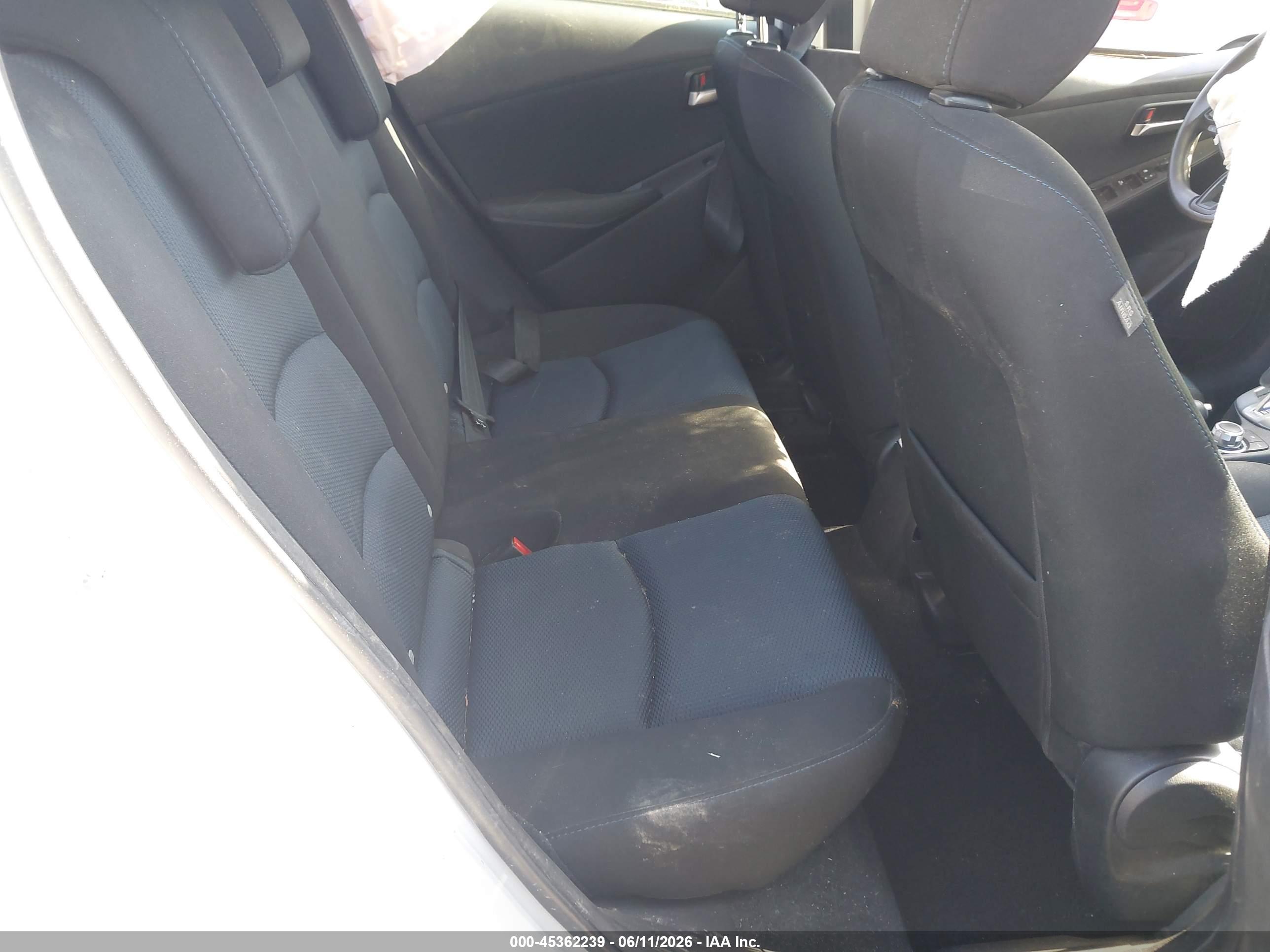 TOYOTA YARIS image 8